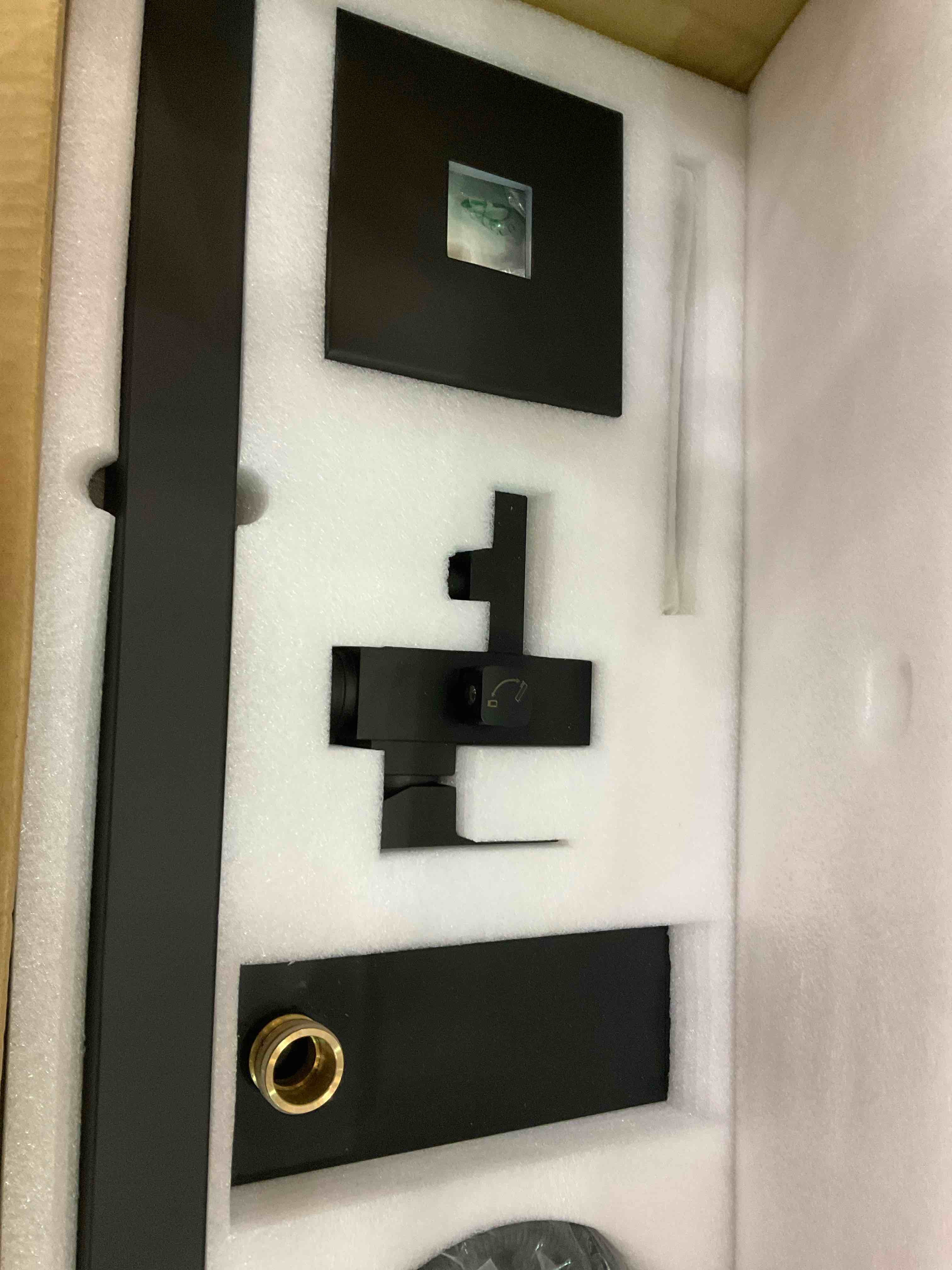 https://s3.amazonaws.com/lotting-images-prod/bidfta/EXS01107728_1708530608609.jpeg