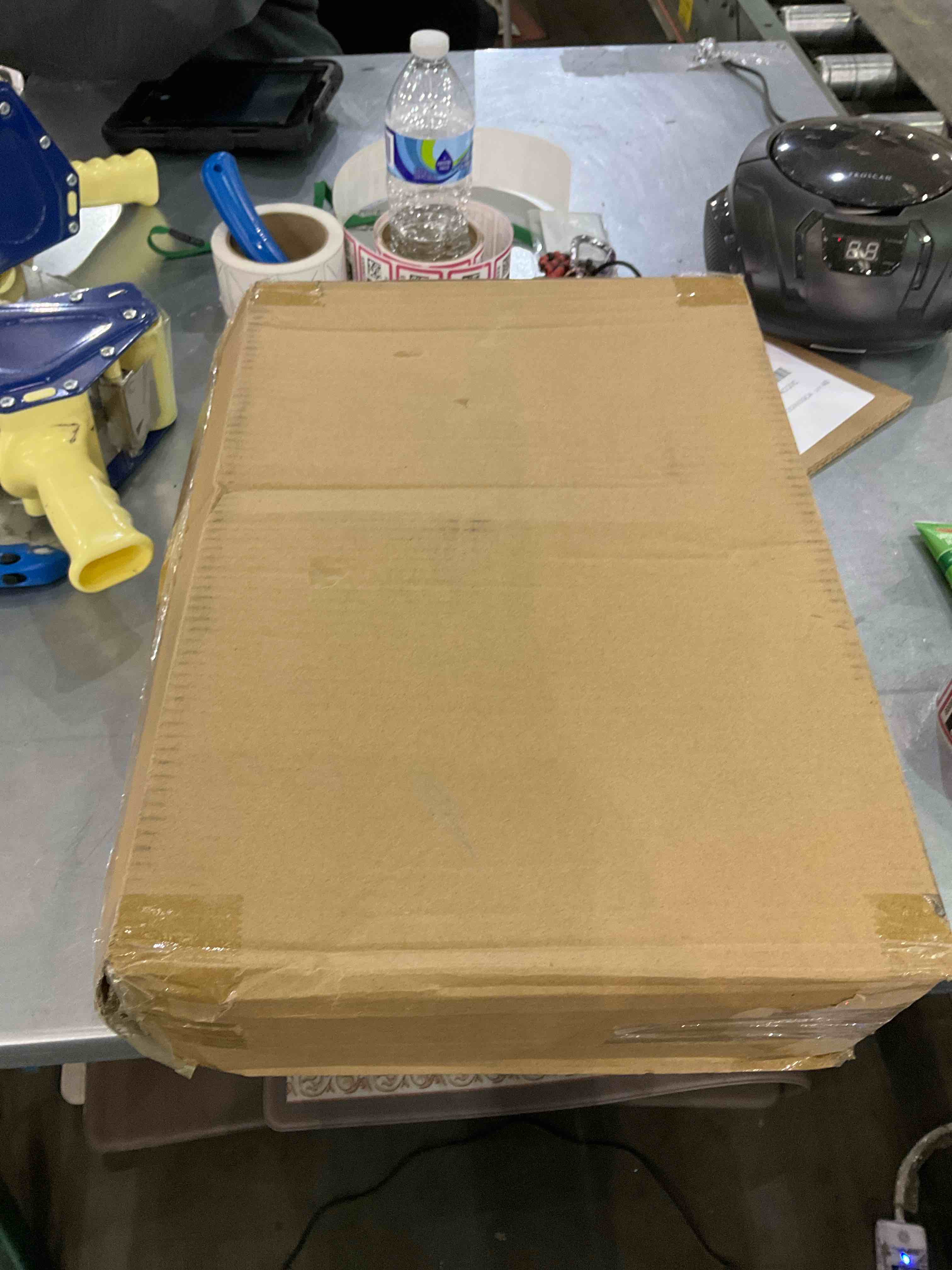https://s3.amazonaws.com/lotting-images-prod/bidfta/EXS01108001_1706279335286.jpeg