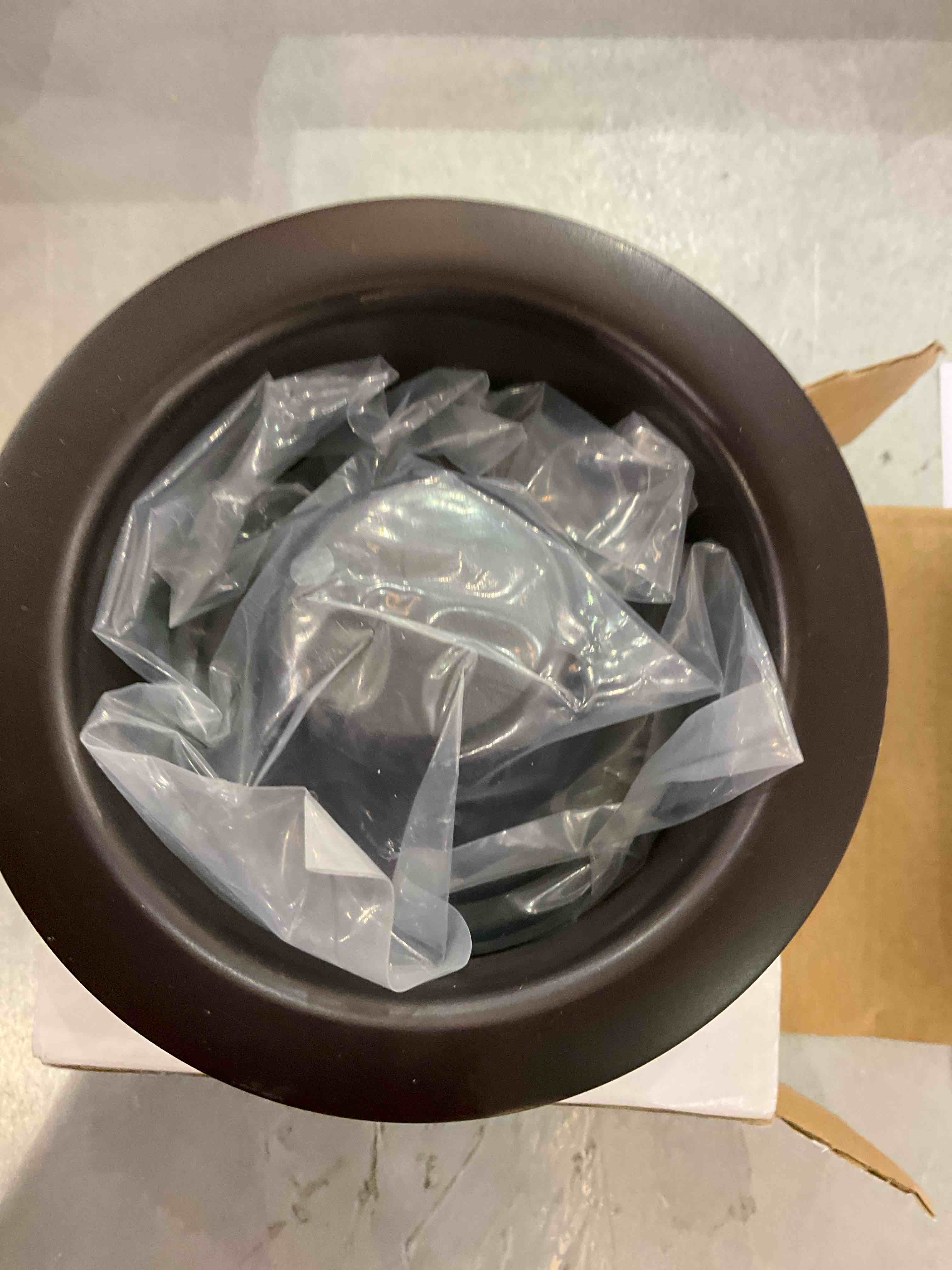 https://s3.amazonaws.com/lotting-images-prod/bidfta/EXS01110504_1704911805580.jpeg