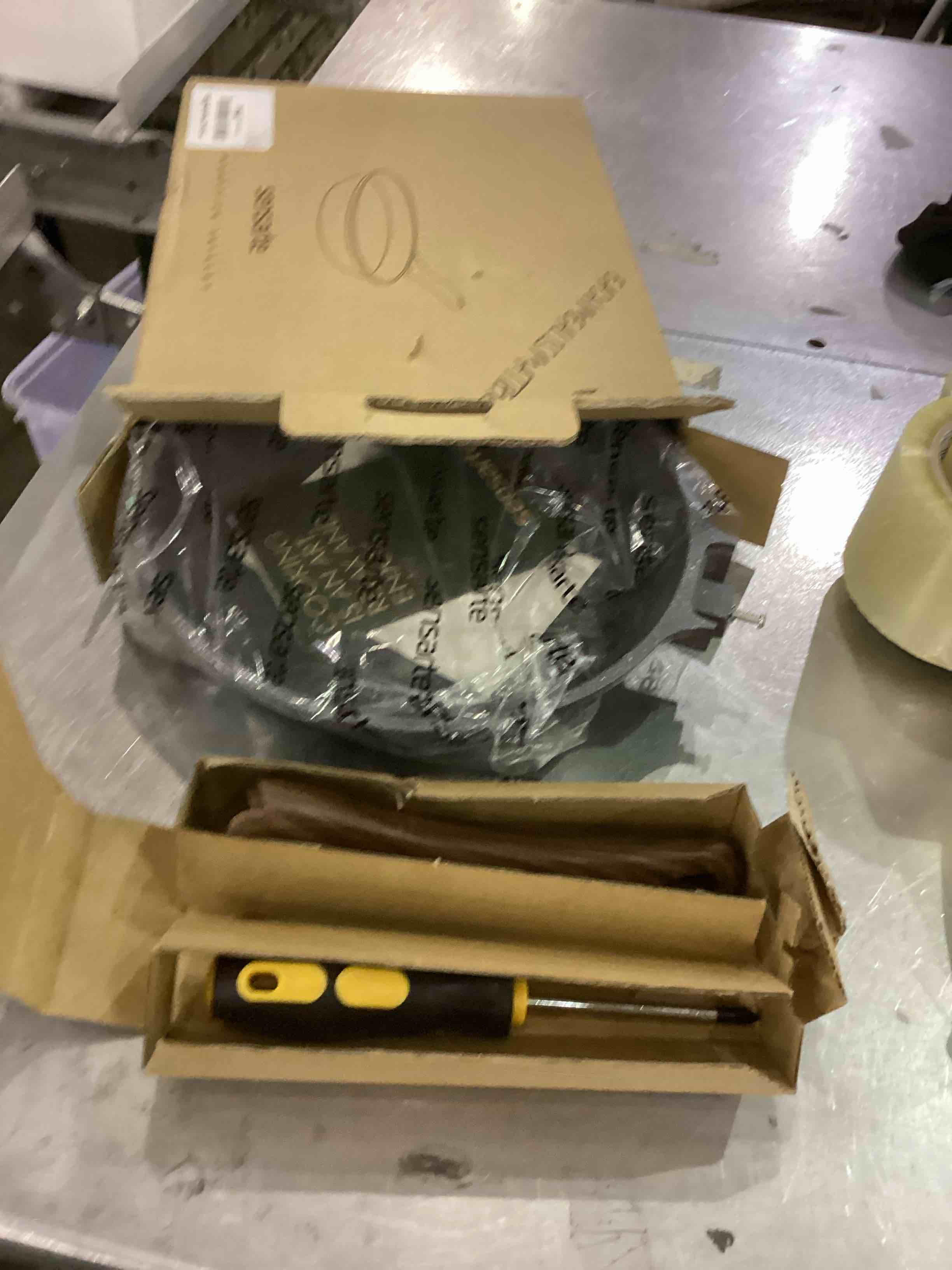https://s3.amazonaws.com/lotting-images-prod/bidfta/EXS01111633_1705067357453.jpeg
