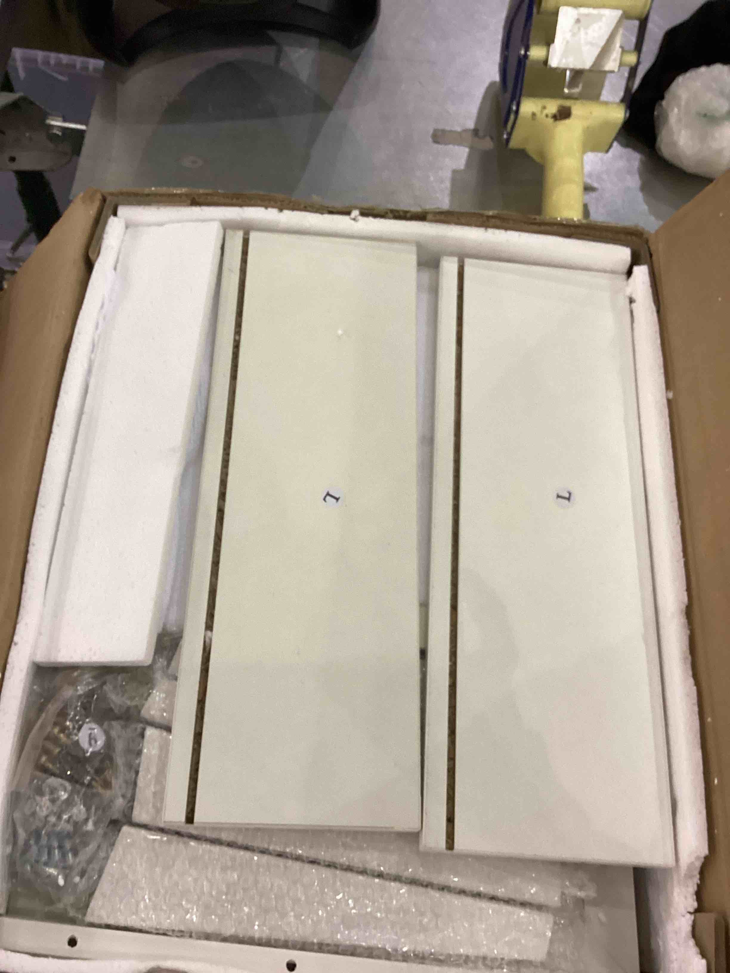 https://s3.amazonaws.com/lotting-images-prod/bidfta/EXS01111730_1705085300806.jpeg