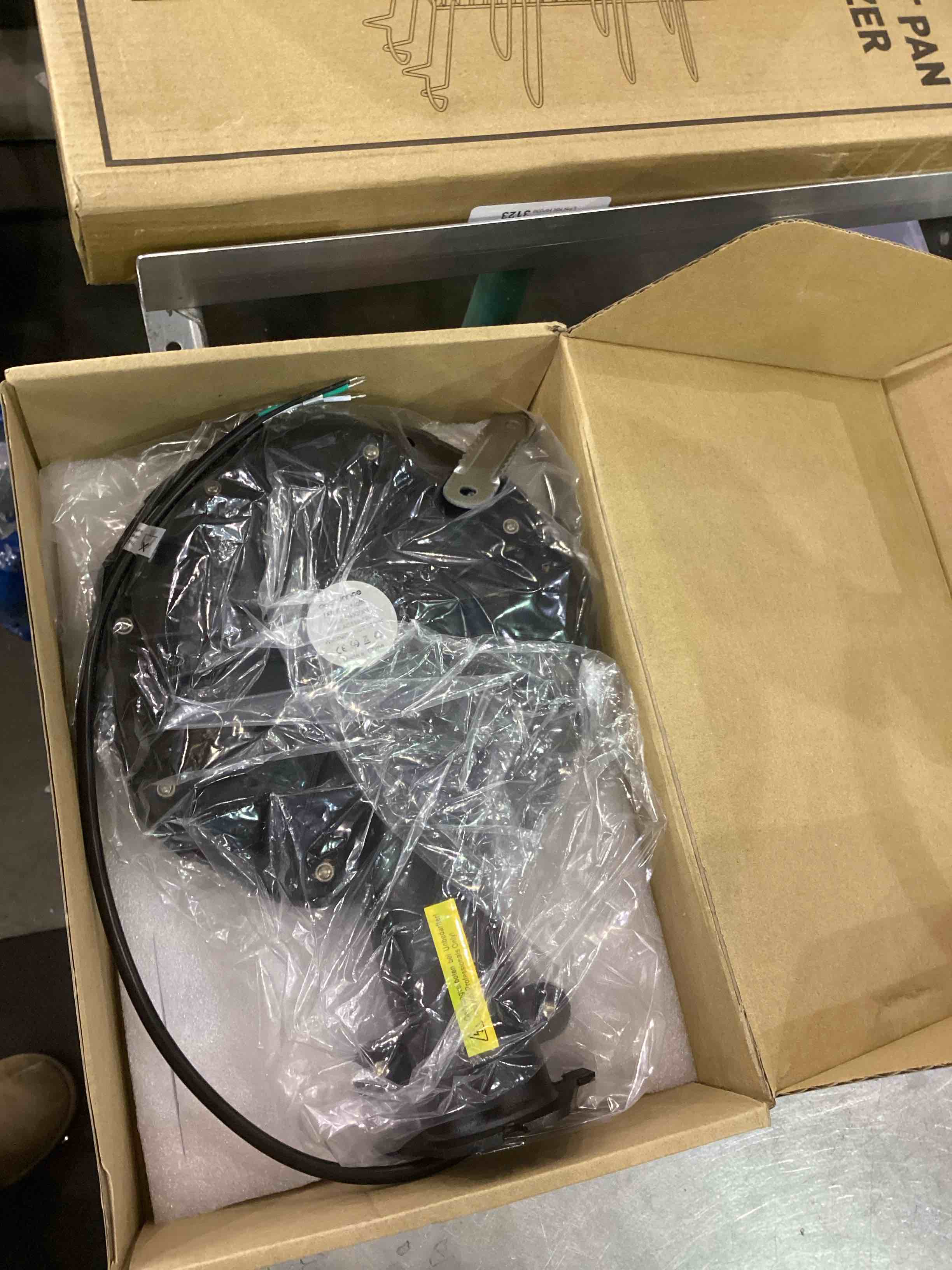 https://s3.amazonaws.com/lotting-images-prod/bidfta/EXS01111944_1705593127887.jpeg