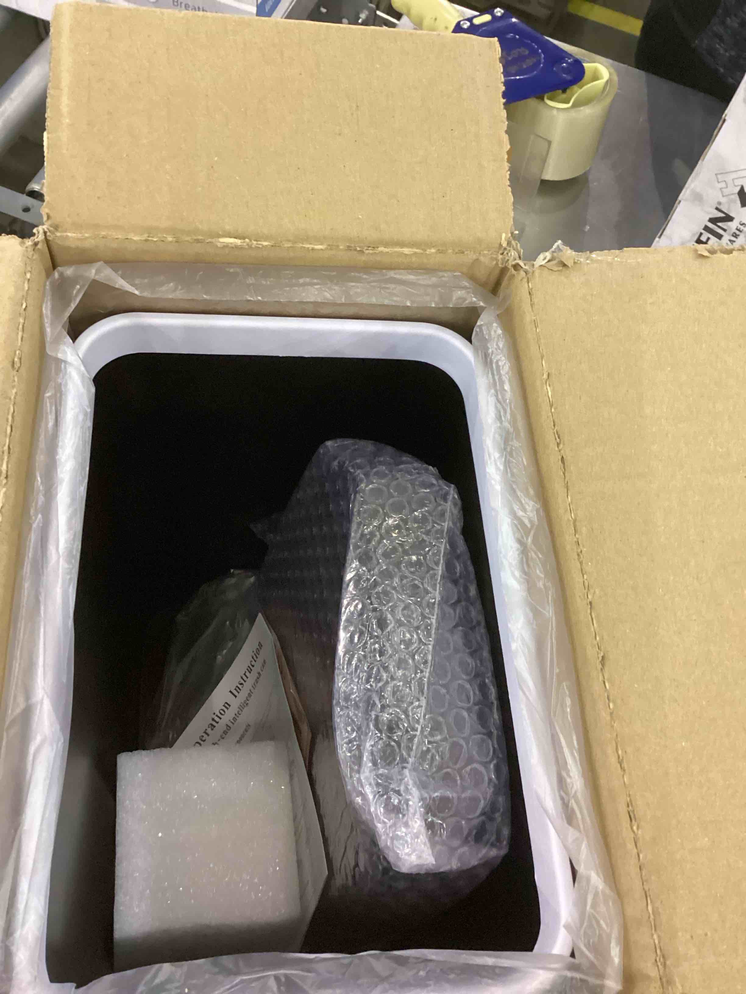 https://s3.amazonaws.com/lotting-images-prod/bidfta/EXS01111968_1705596871939.jpeg