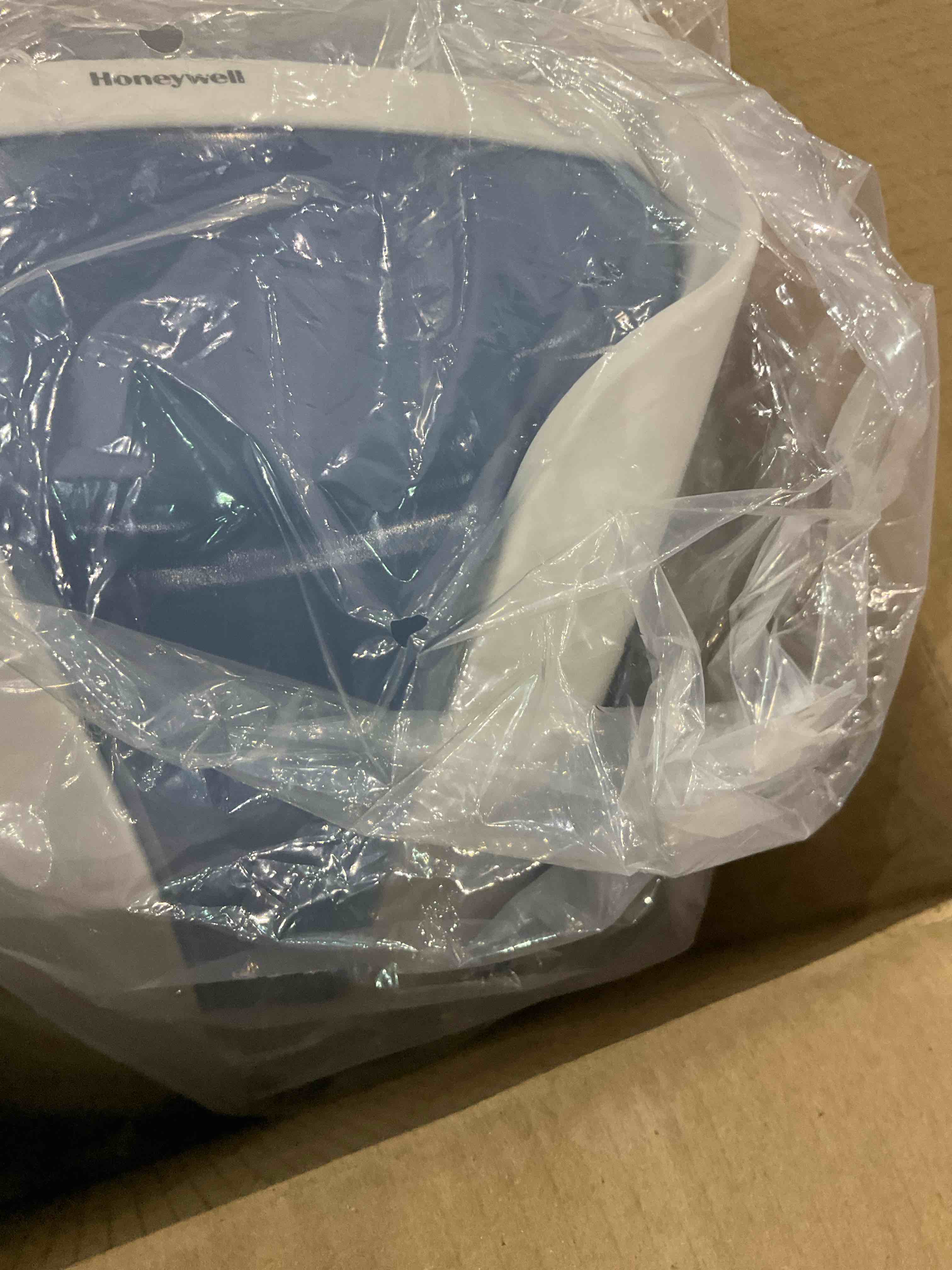 https://s3.amazonaws.com/lotting-images-prod/bidfta/EXS01113272_1706103820722.jpeg