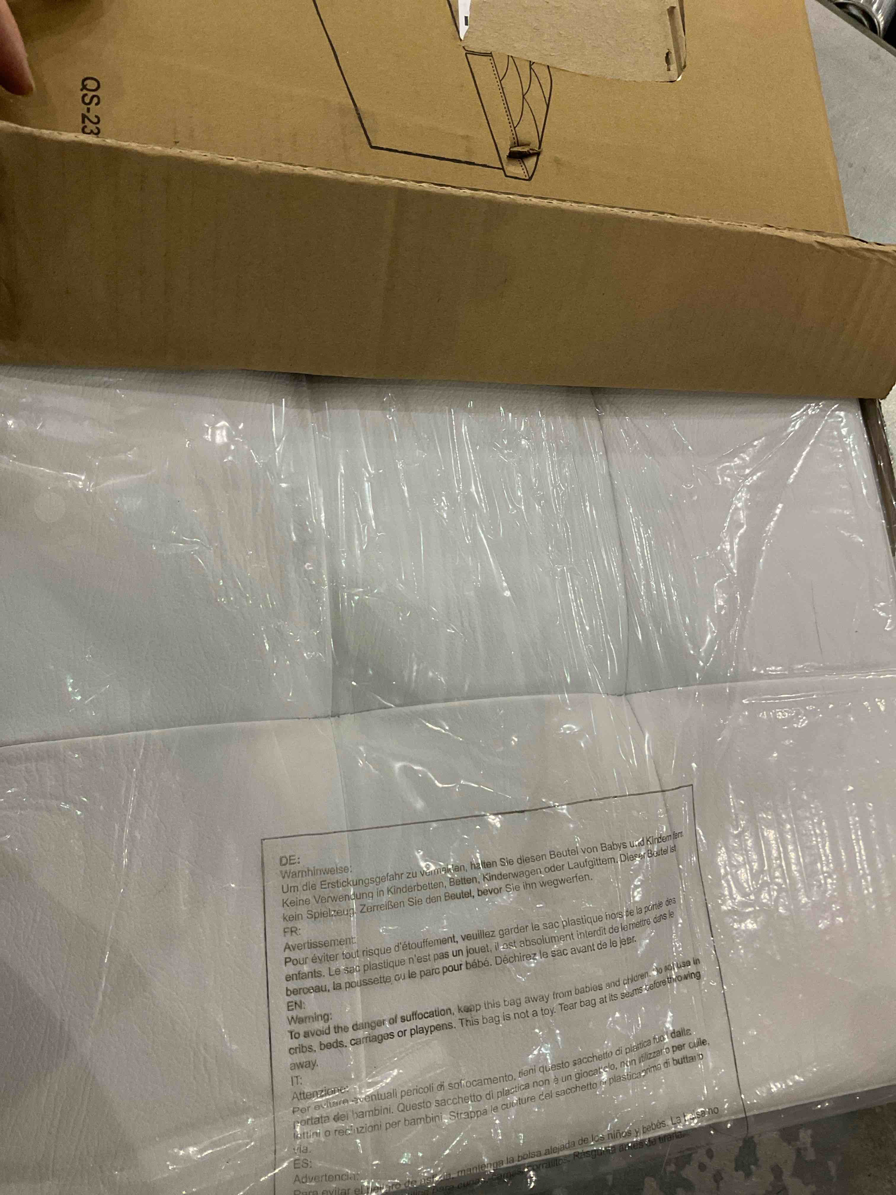 https://s3.amazonaws.com/lotting-images-prod/bidfta/EXS01113278_1706106945751.jpeg