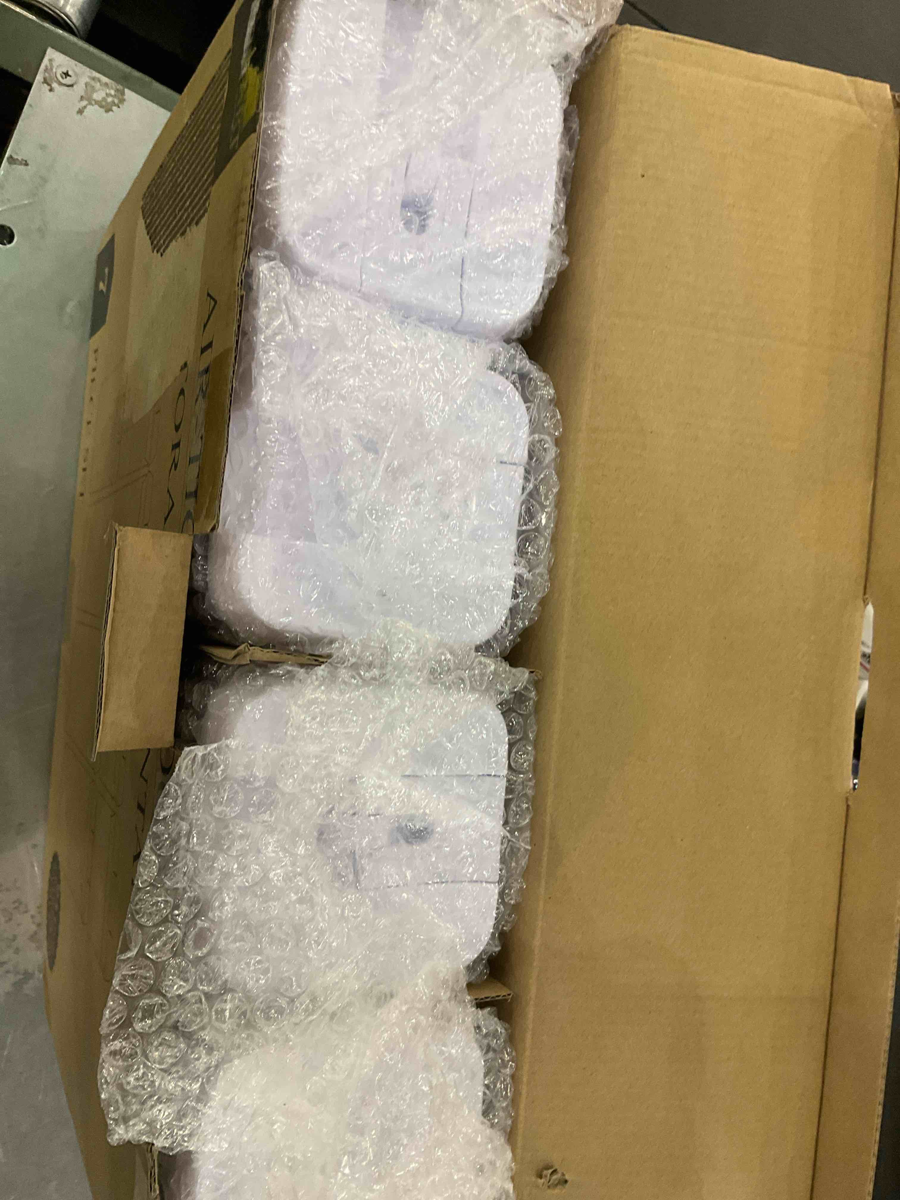 https://s3.amazonaws.com/lotting-images-prod/bidfta/EXS01113299_1706110694899.jpeg