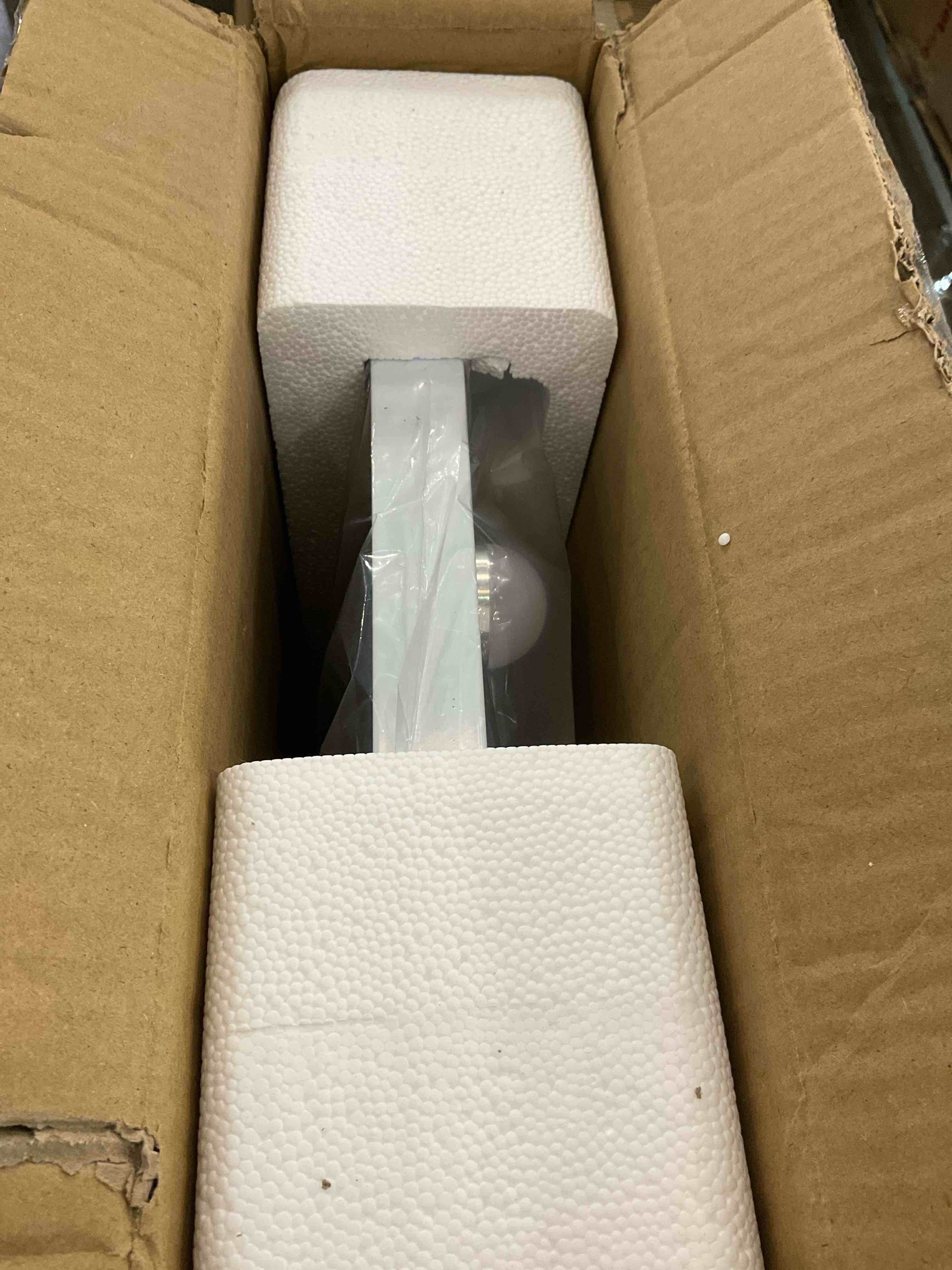 https://s3.amazonaws.com/lotting-images-prod/bidfta/EXS01115605_1704996136570.jpeg