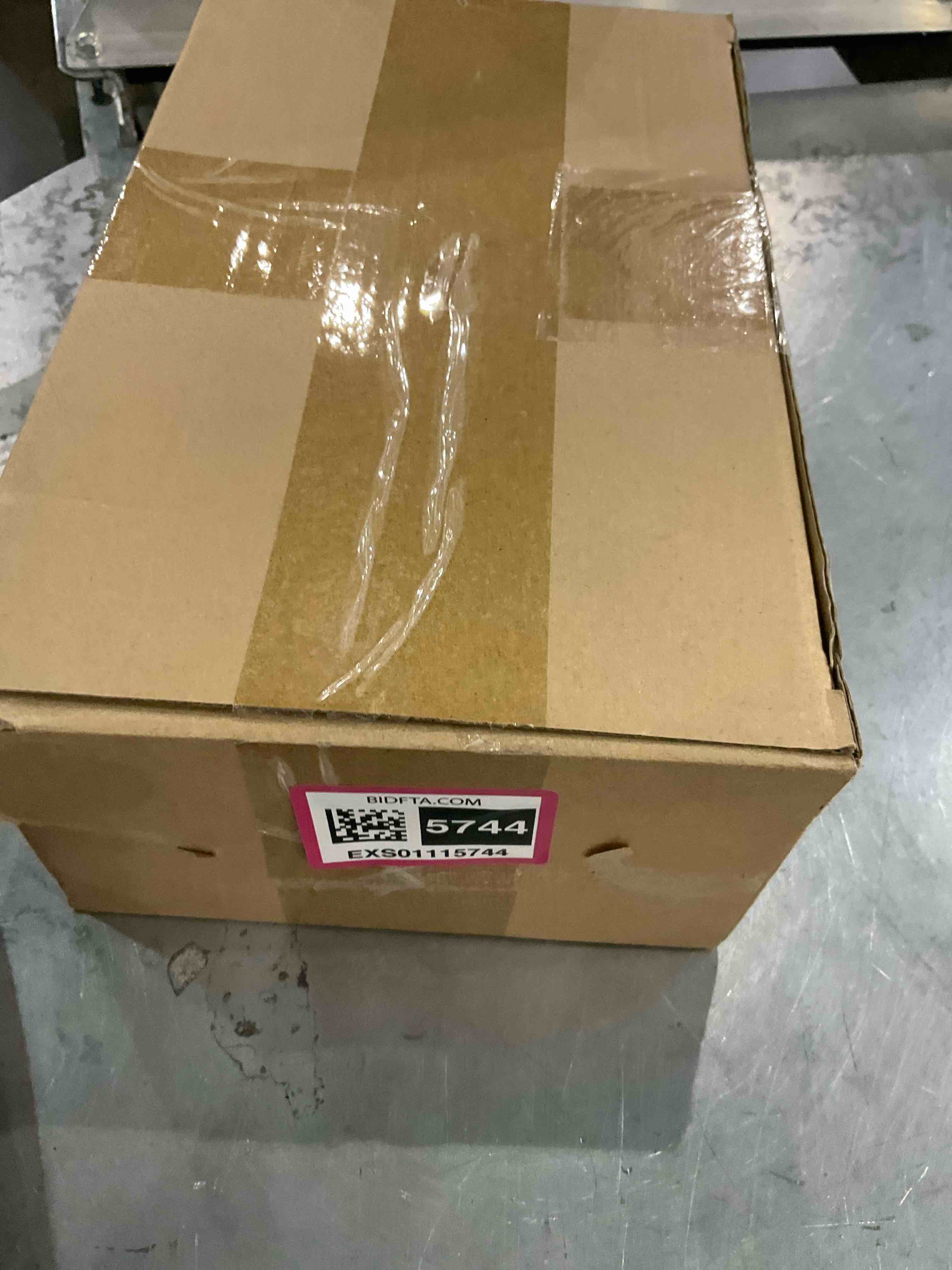 https://s3.amazonaws.com/lotting-images-prod/bidfta/EXS01115744_1705072247981.jpeg