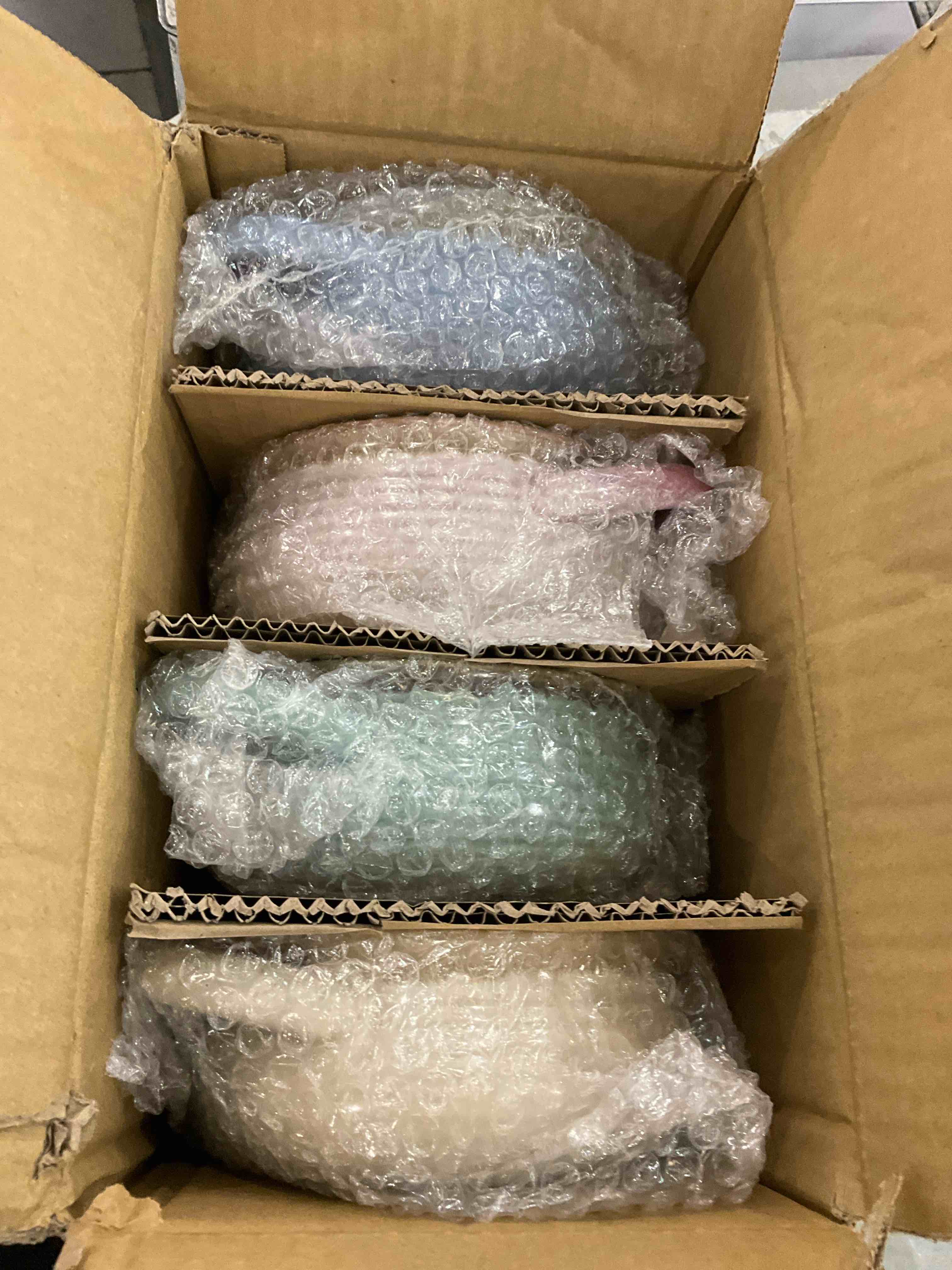 https://s3.amazonaws.com/lotting-images-prod/bidfta/EXS01115901_1705510441471.jpeg