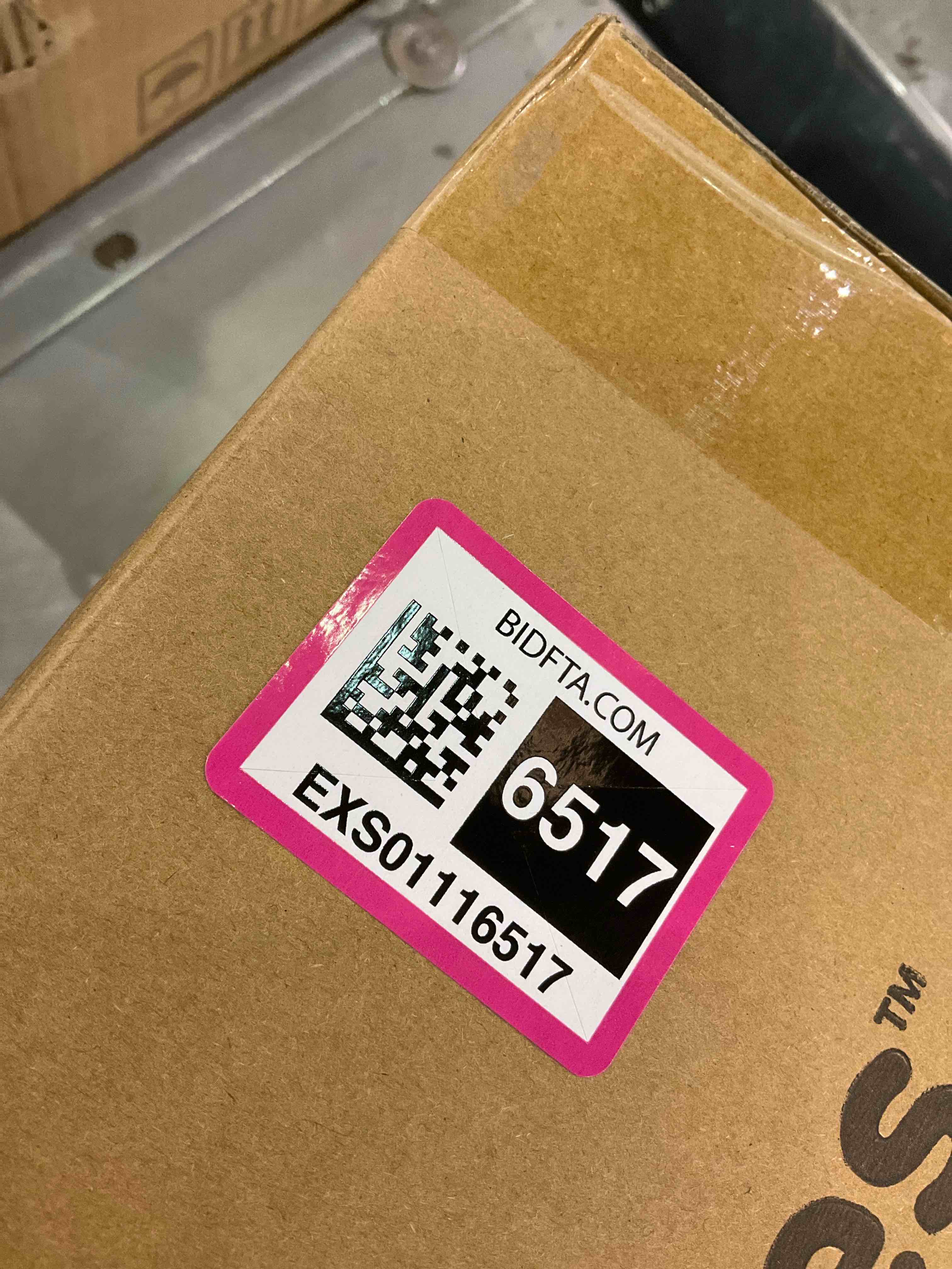 https://s3.amazonaws.com/lotting-images-prod/bidfta/EXS01116517_1704902295640.jpeg