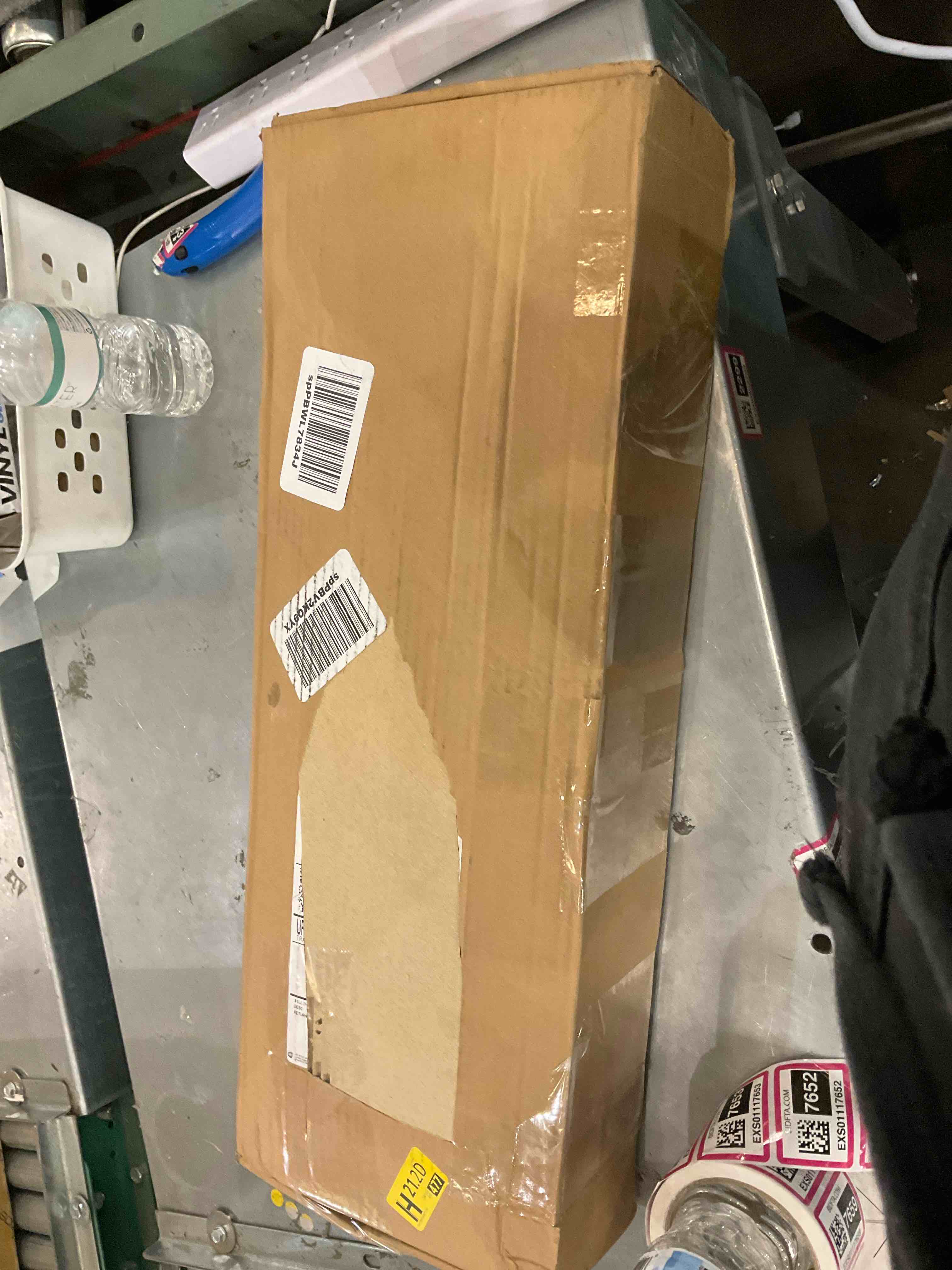 https://s3.amazonaws.com/lotting-images-prod/bidfta/EXS01117651_1704912769936.jpeg