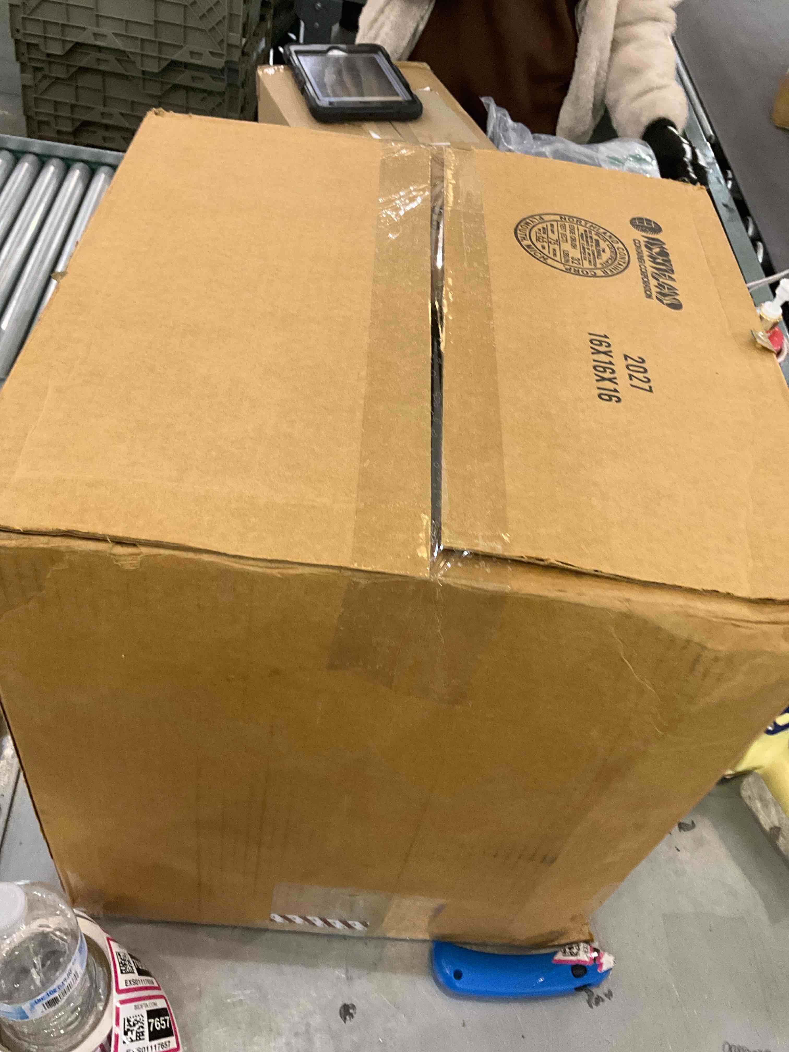 https://s3.amazonaws.com/lotting-images-prod/bidfta/EXS01117656_1704915003757.jpeg