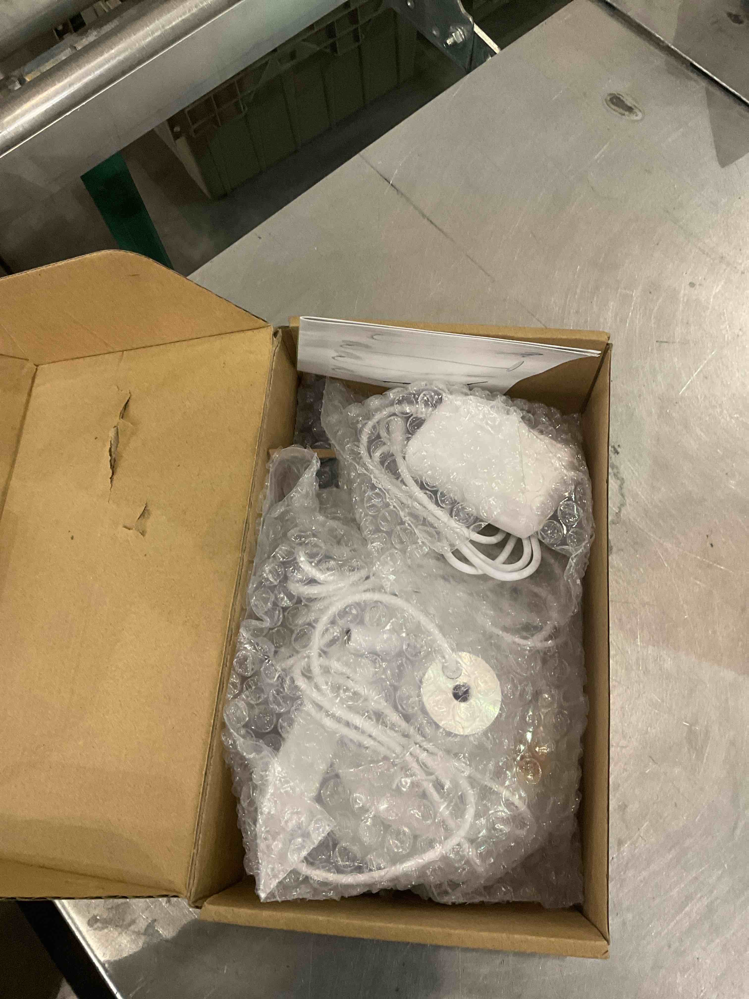 https://s3.amazonaws.com/lotting-images-prod/bidfta/EXS01119707_1705505990963.jpeg