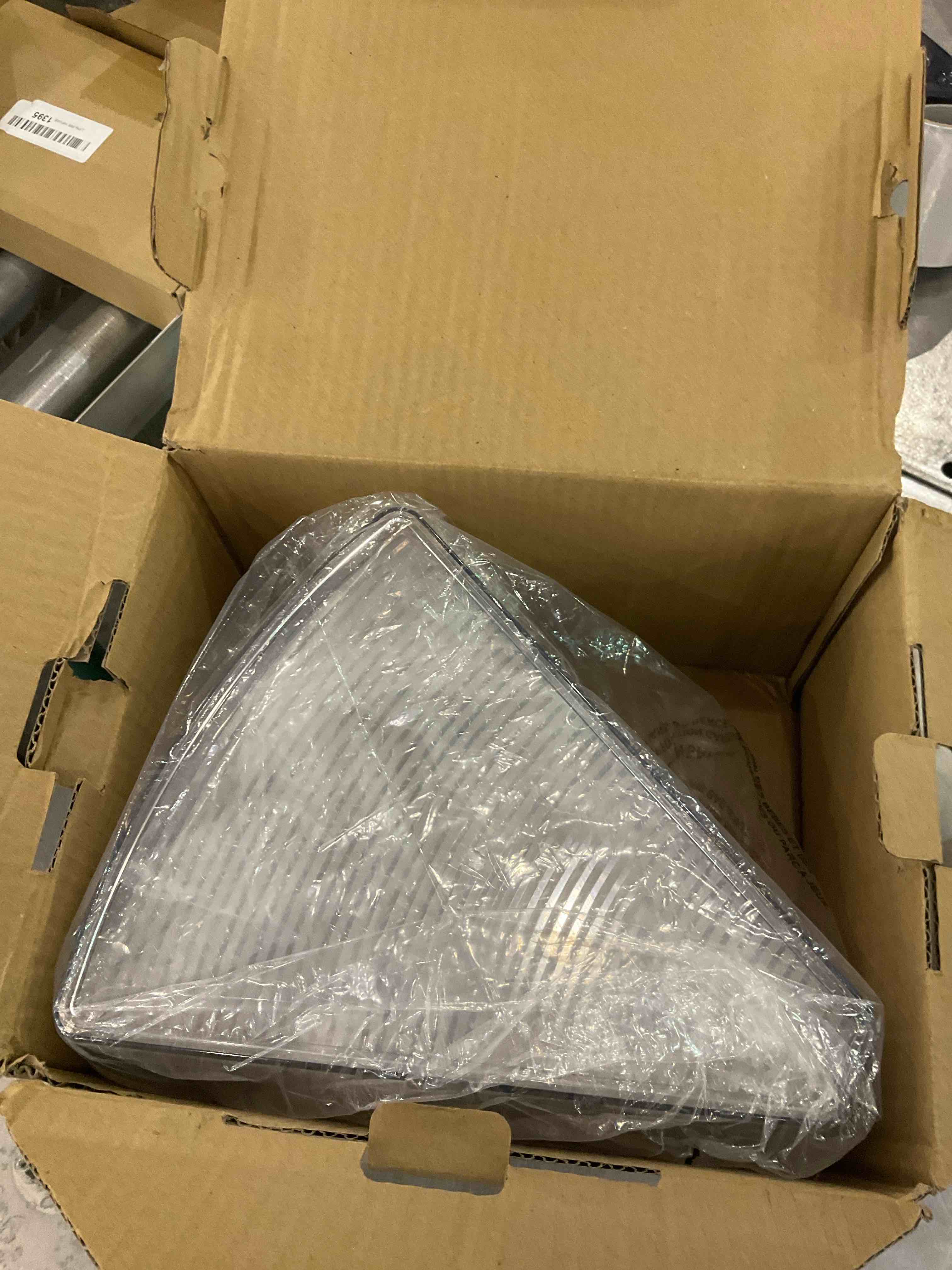 https://s3.amazonaws.com/lotting-images-prod/bidfta/EXS01119709_1705506175089.jpeg