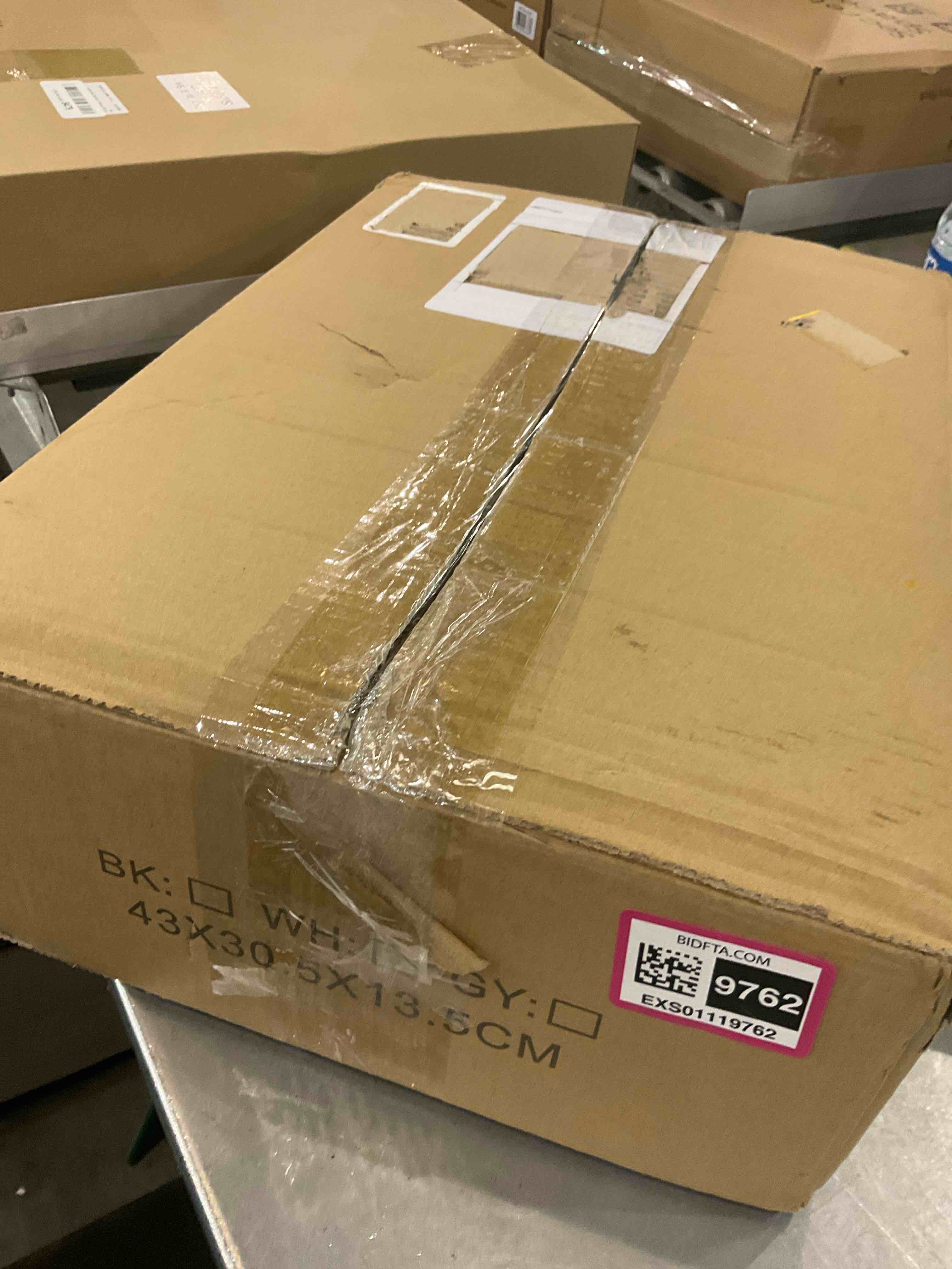https://s3.amazonaws.com/lotting-images-prod/bidfta/EXS01119762_1705513116708.jpeg