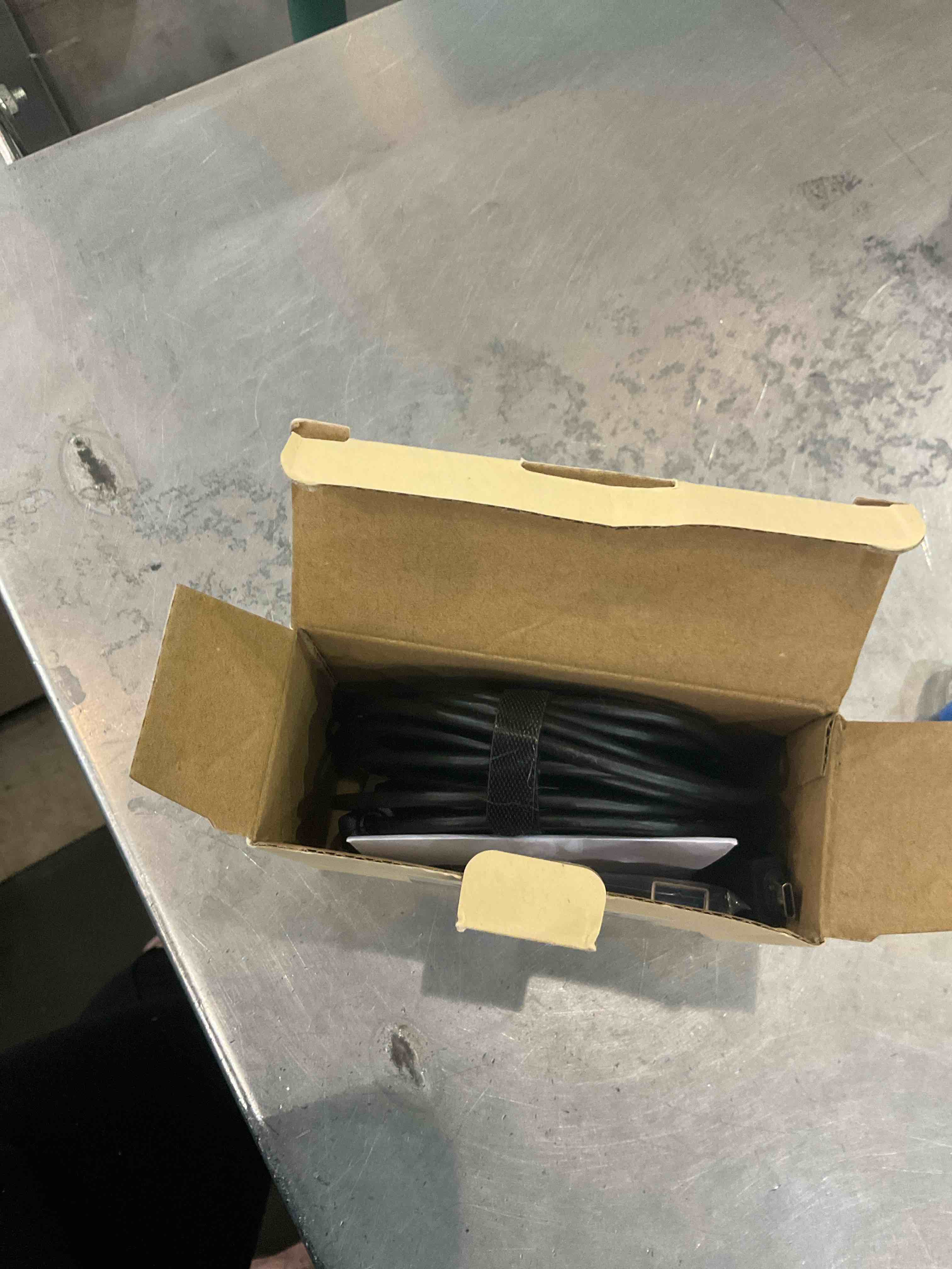https://s3.amazonaws.com/lotting-images-prod/bidfta/EXS01119765_1705513420561.jpeg