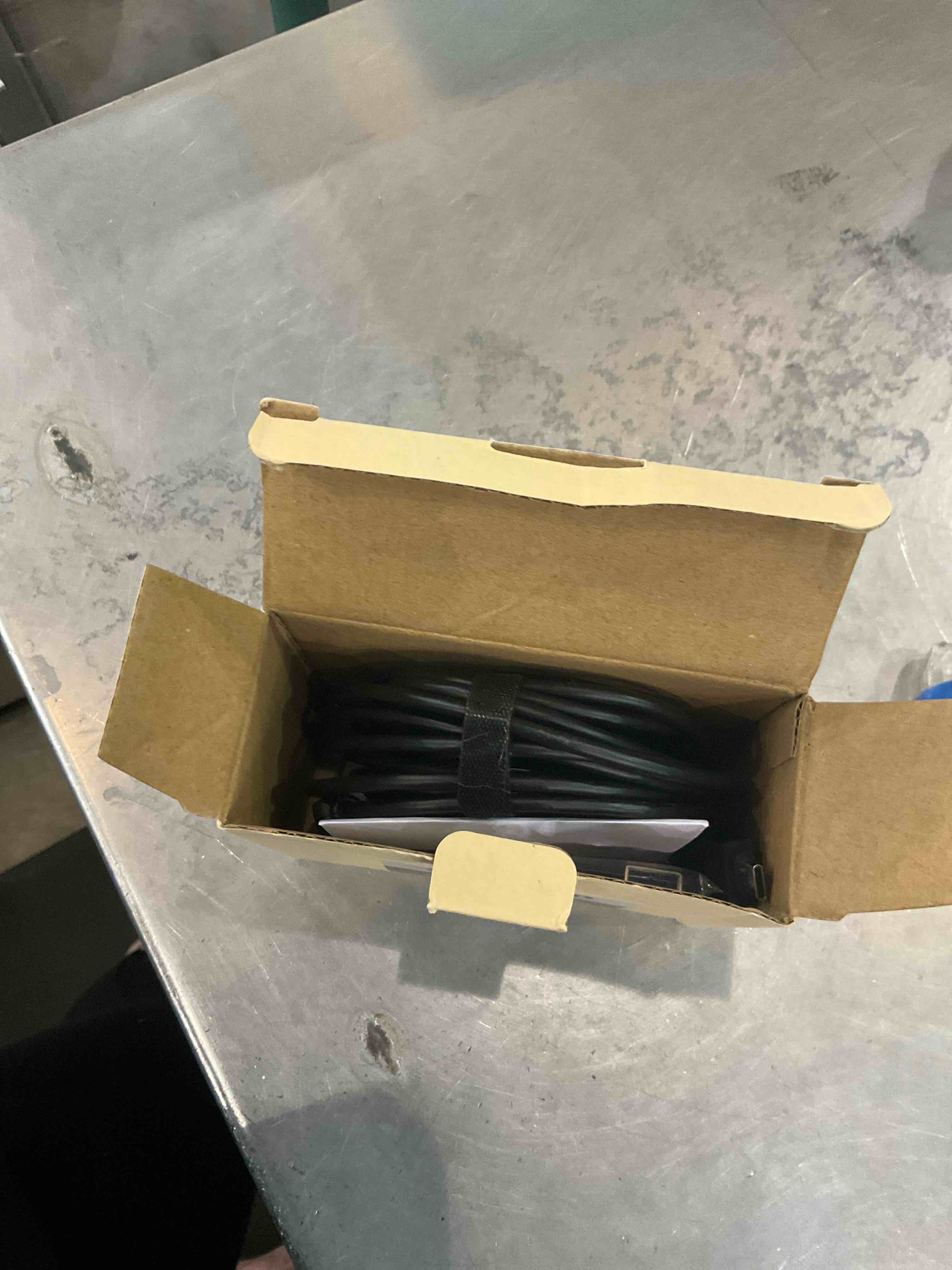 https://s3.amazonaws.com/lotting-images-prod/bidfta/EXS01119765_1705513421674.jpeg