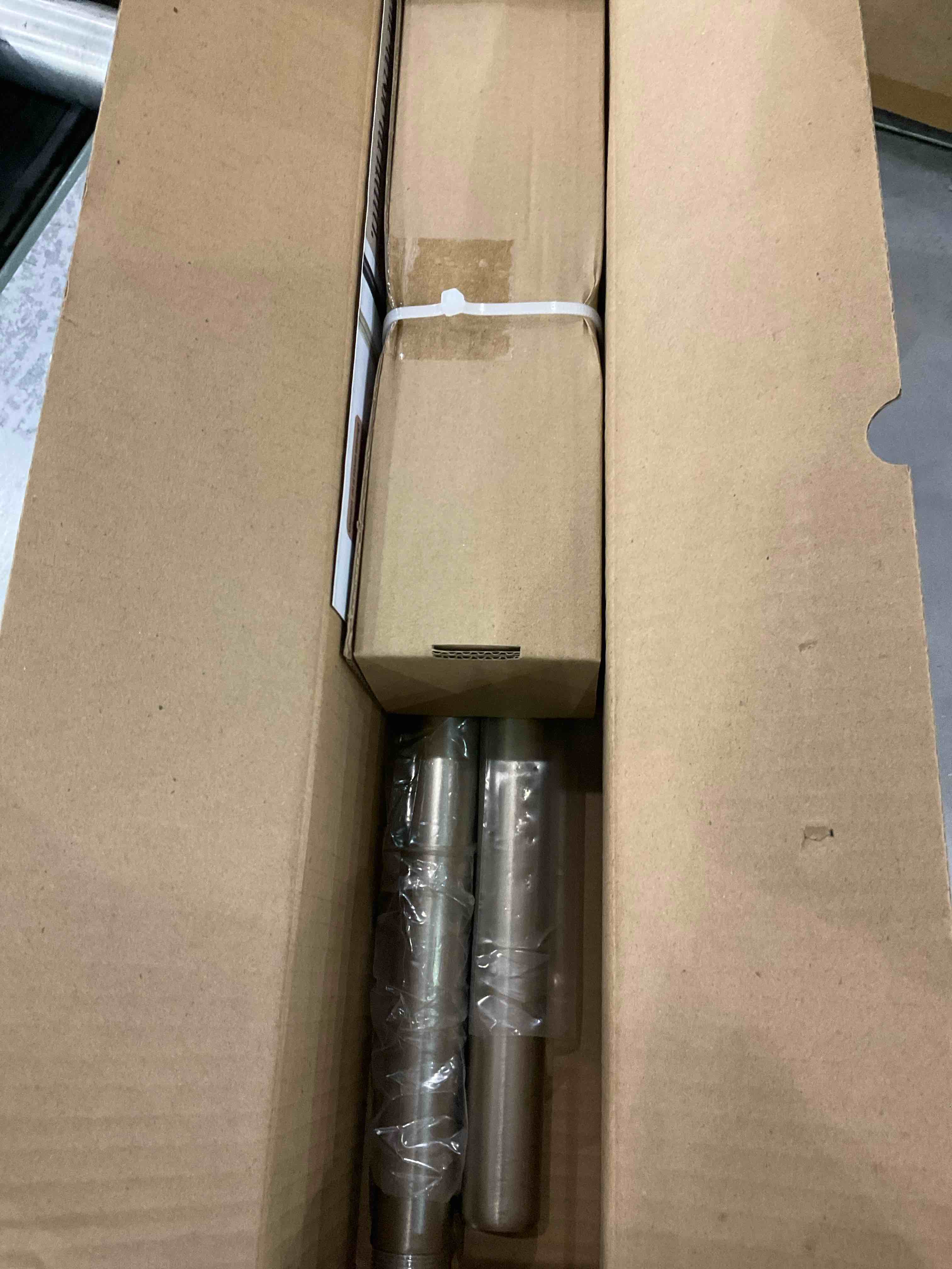 https://s3.amazonaws.com/lotting-images-prod/bidfta/EXS01120501_1705589028718.jpeg