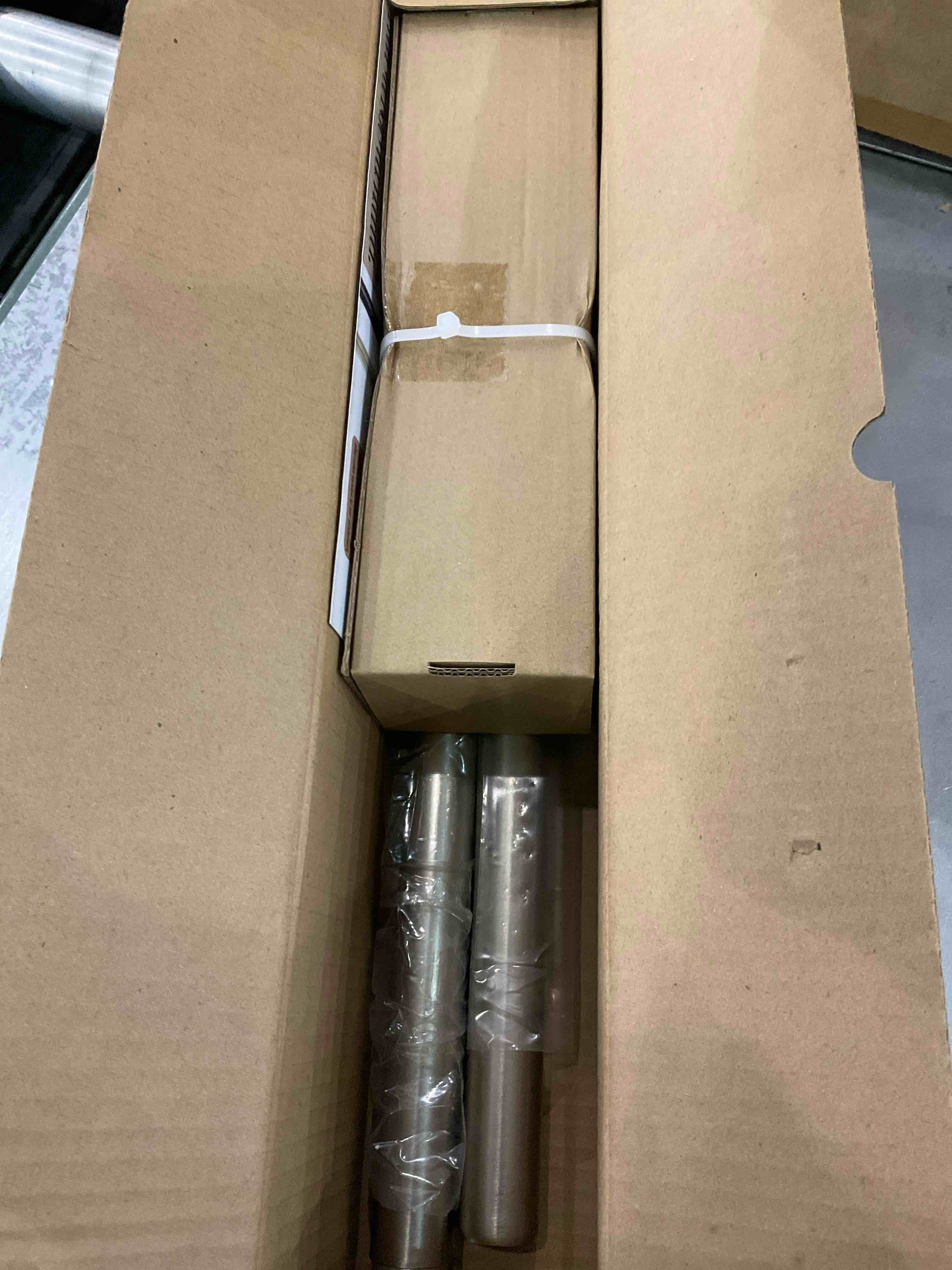 https://s3.amazonaws.com/lotting-images-prod/bidfta/EXS01120501_1705589029634.jpeg