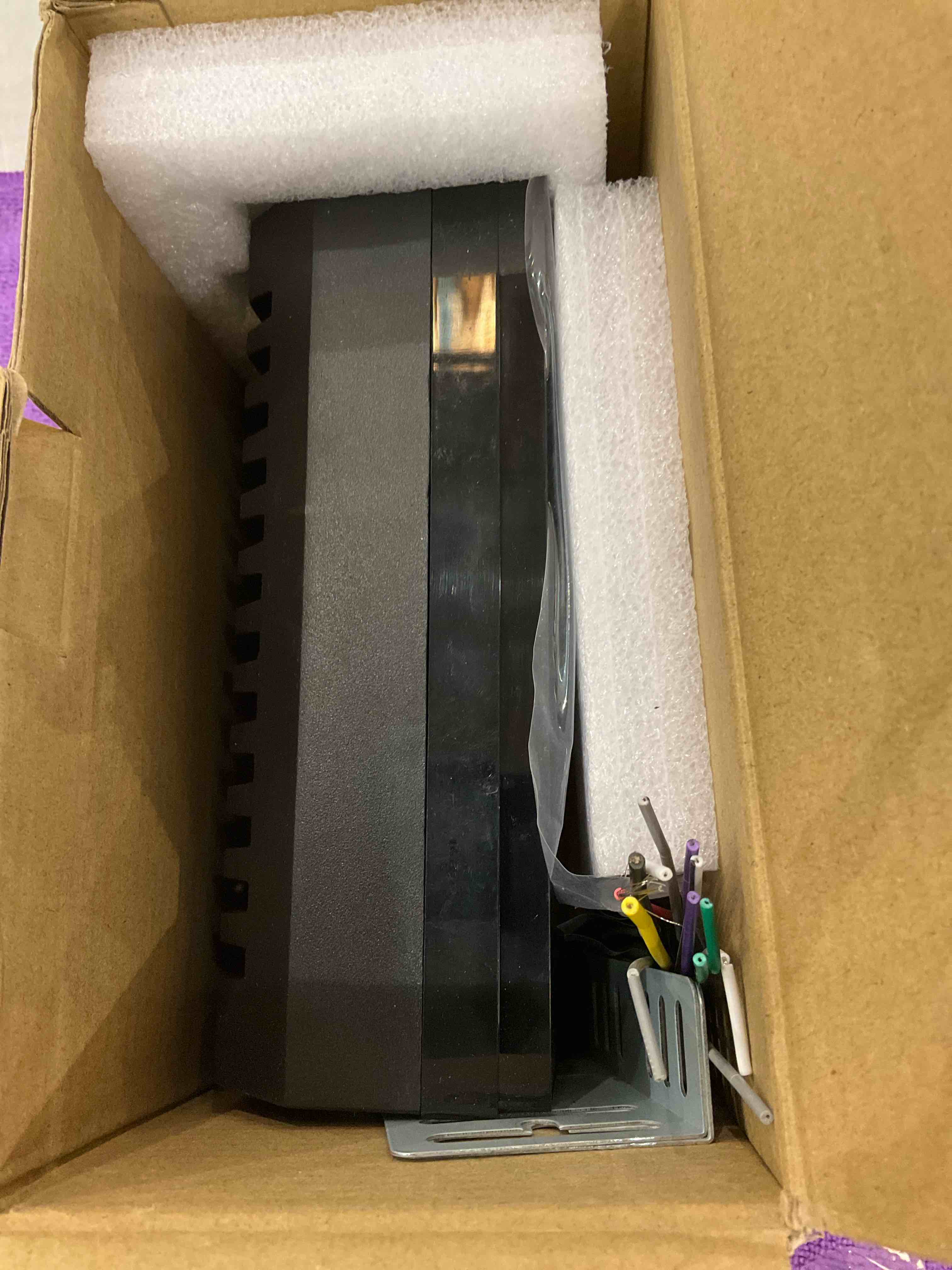 https://s3.amazonaws.com/lotting-images-prod/bidfta/EXS01120783_1705938679860.jpeg