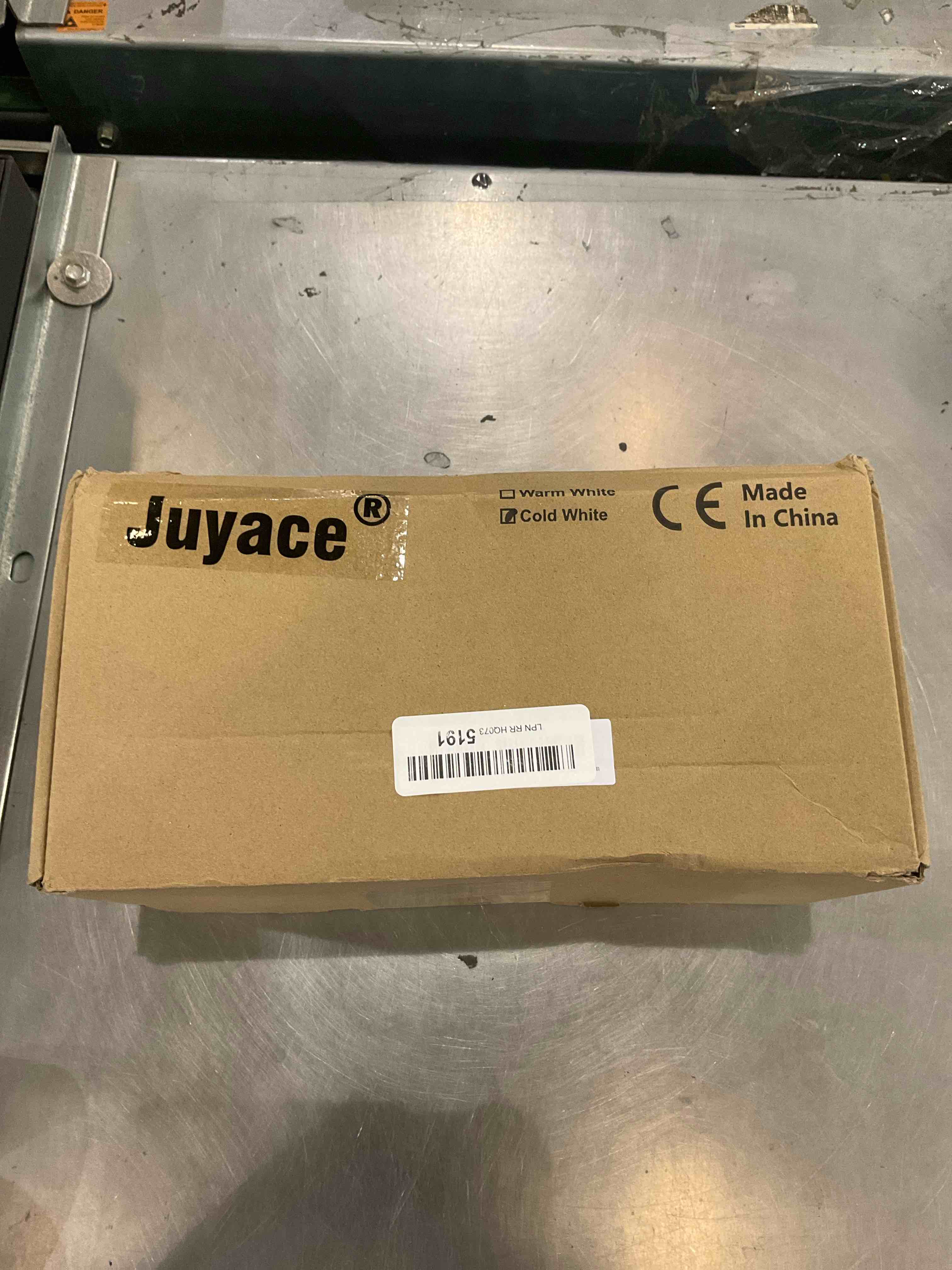 https://s3.amazonaws.com/lotting-images-prod/bidfta/EXS01121131_1705955403323.jpeg