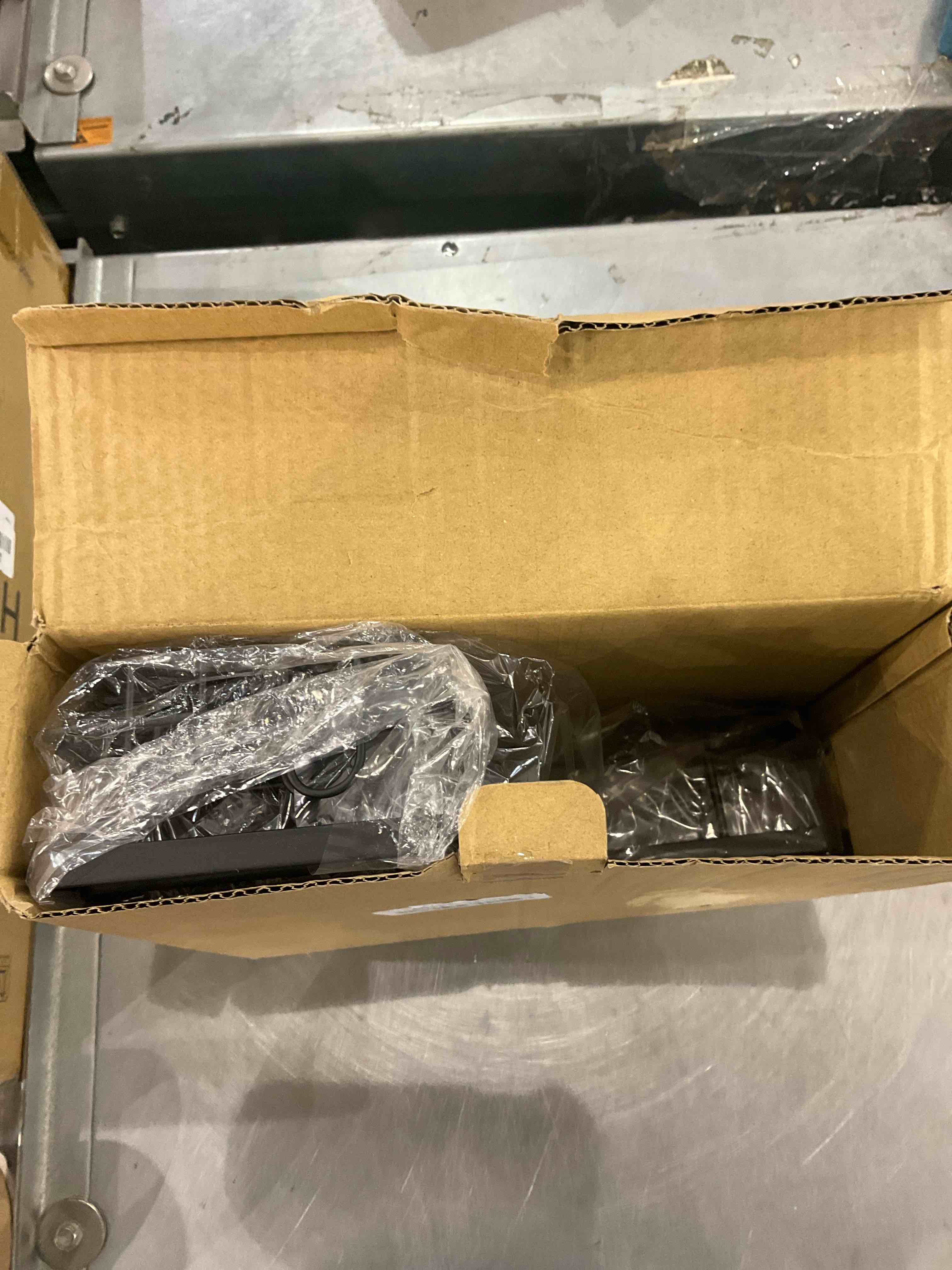 https://s3.amazonaws.com/lotting-images-prod/bidfta/EXS01121309_1706099948036.jpeg