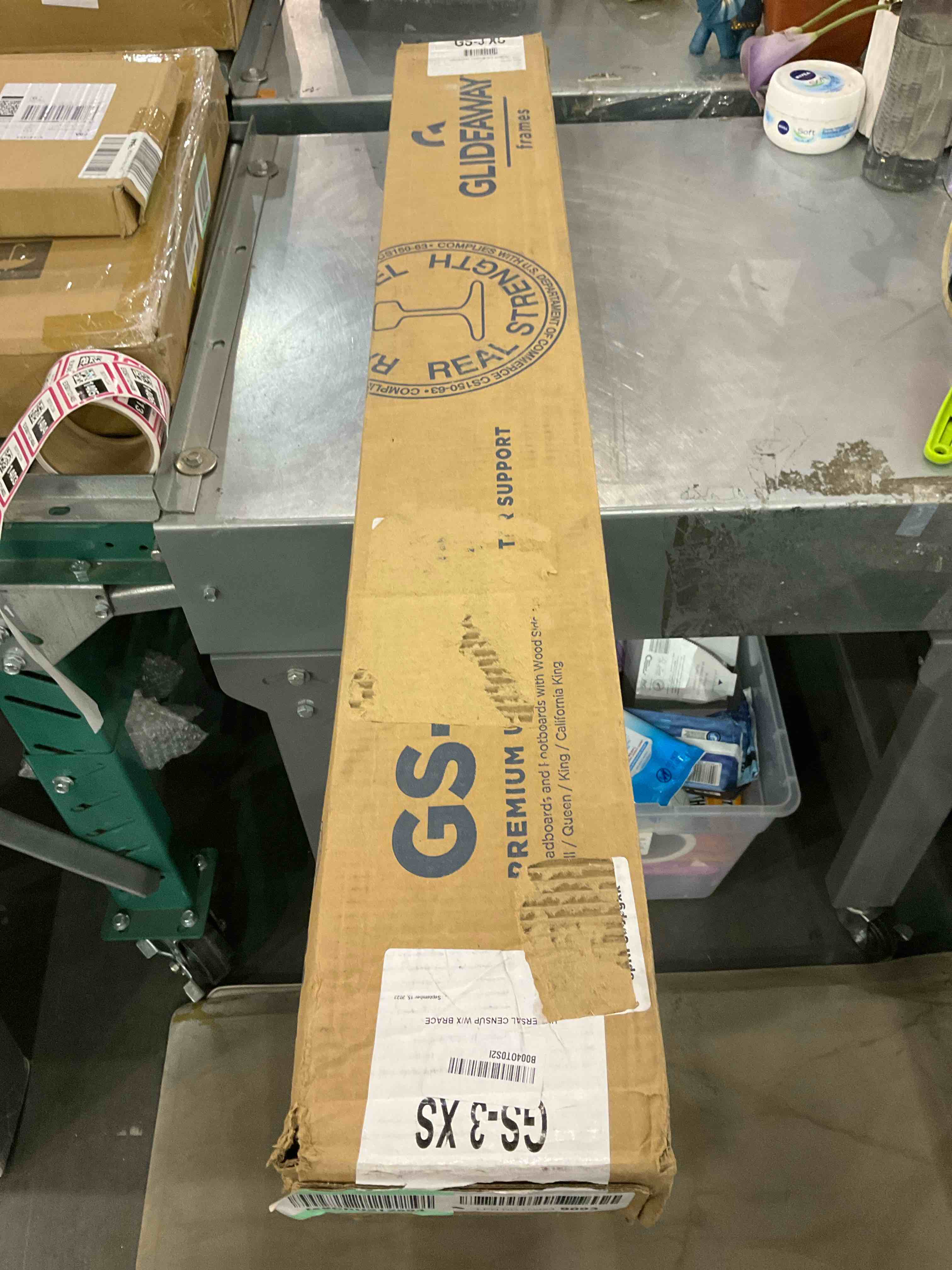 https://s3.amazonaws.com/lotting-images-prod/bidfta/EXS01121401_1706186504764.jpeg