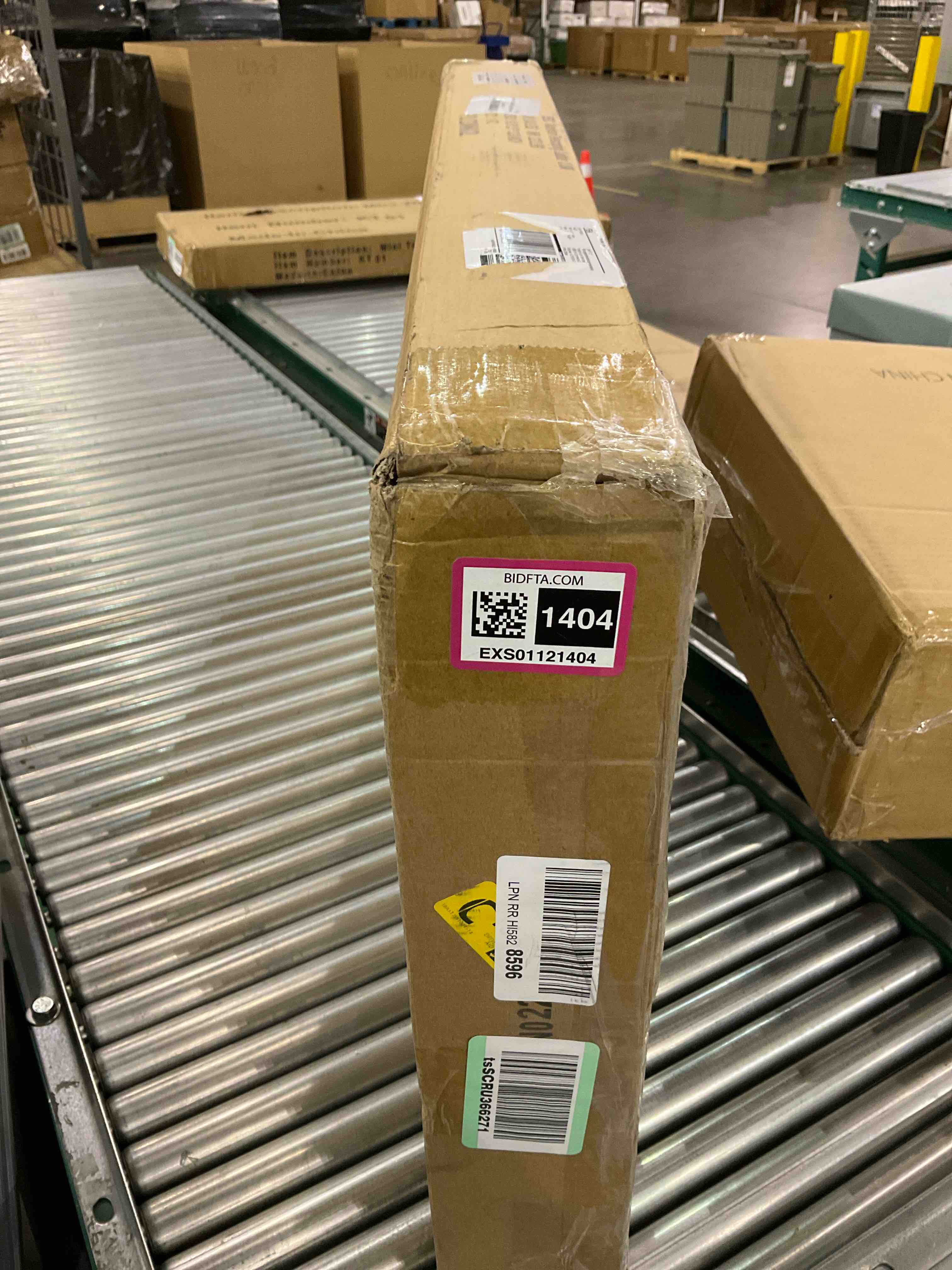 https://s3.amazonaws.com/lotting-images-prod/bidfta/EXS01121404_1706186940297.jpeg