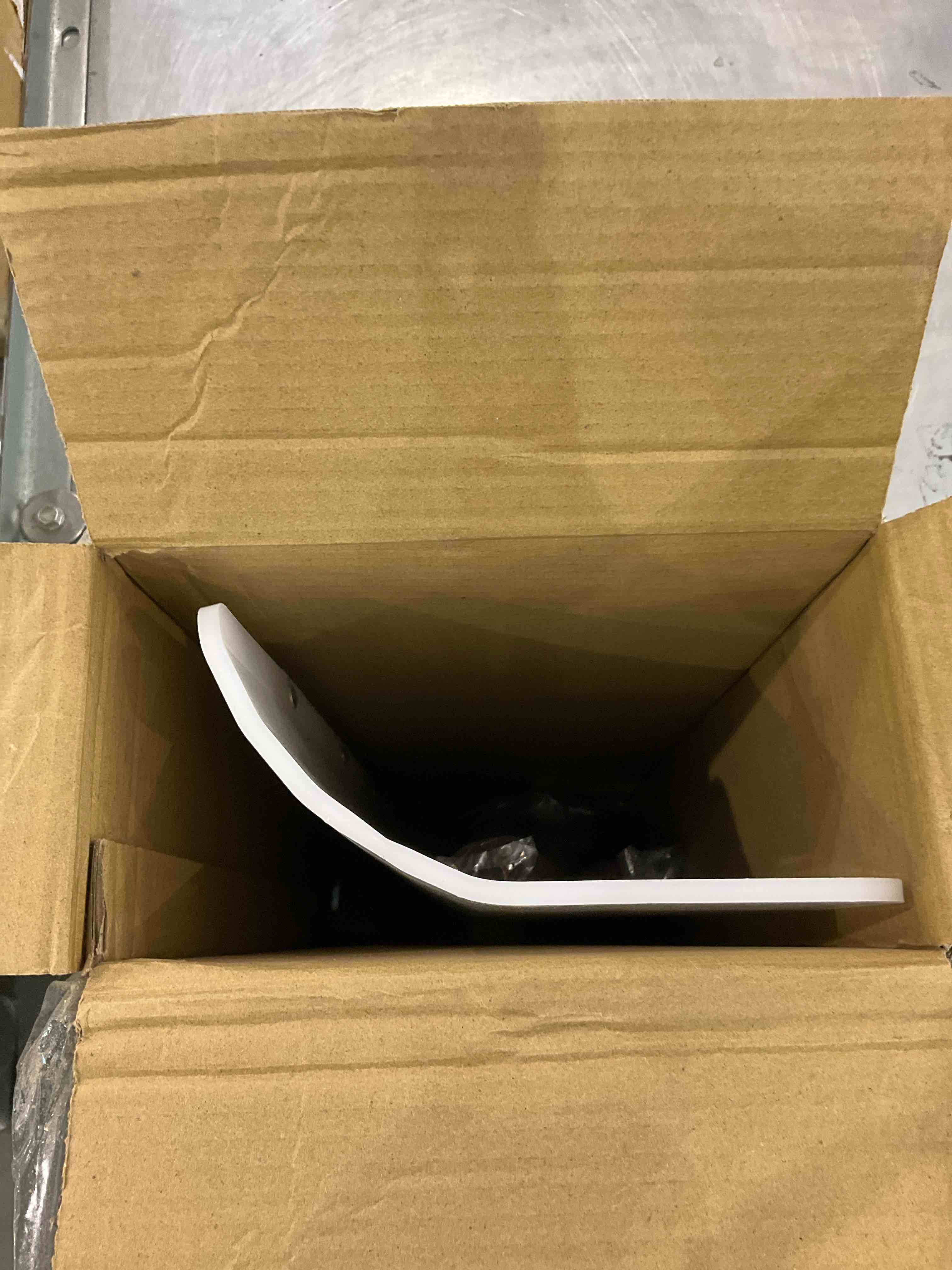 https://s3.amazonaws.com/lotting-images-prod/bidfta/EXS01121405_1706188066324.jpeg