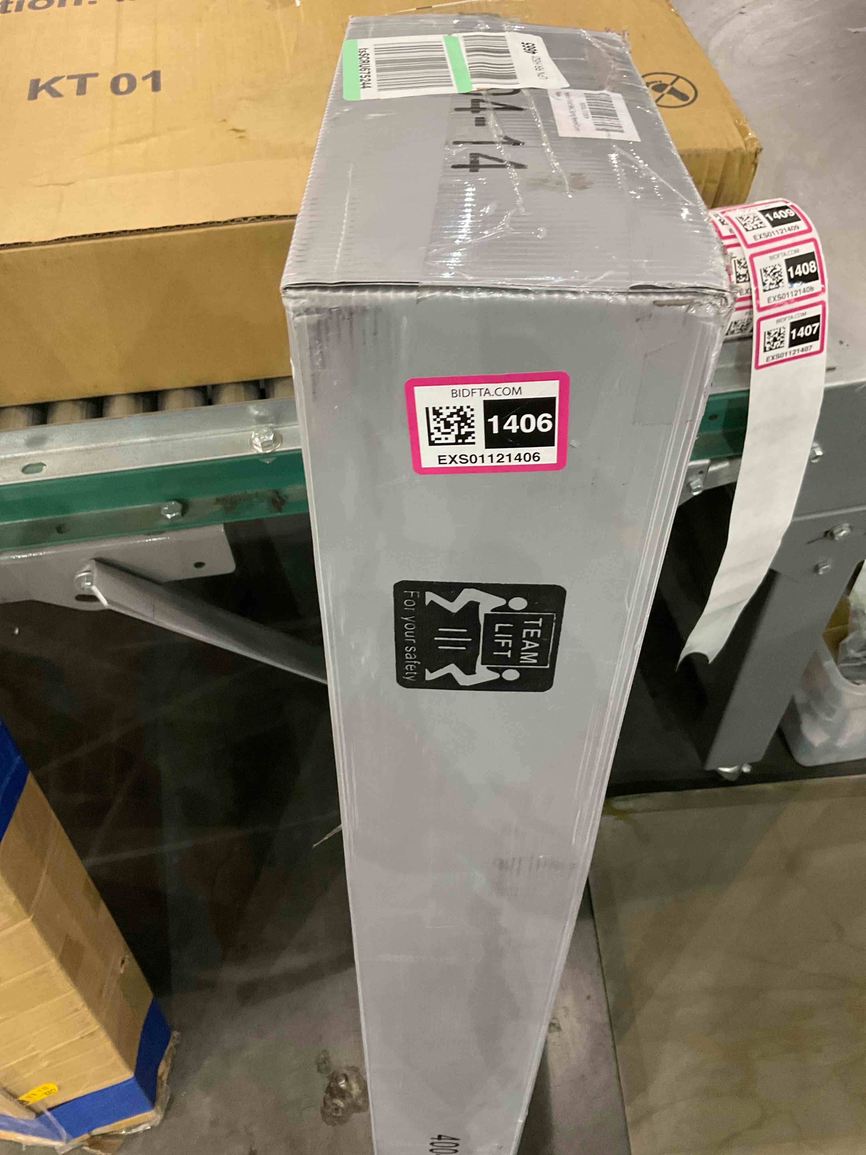 https://s3.amazonaws.com/lotting-images-prod/bidfta/EXS01121406_1706188211894.jpeg