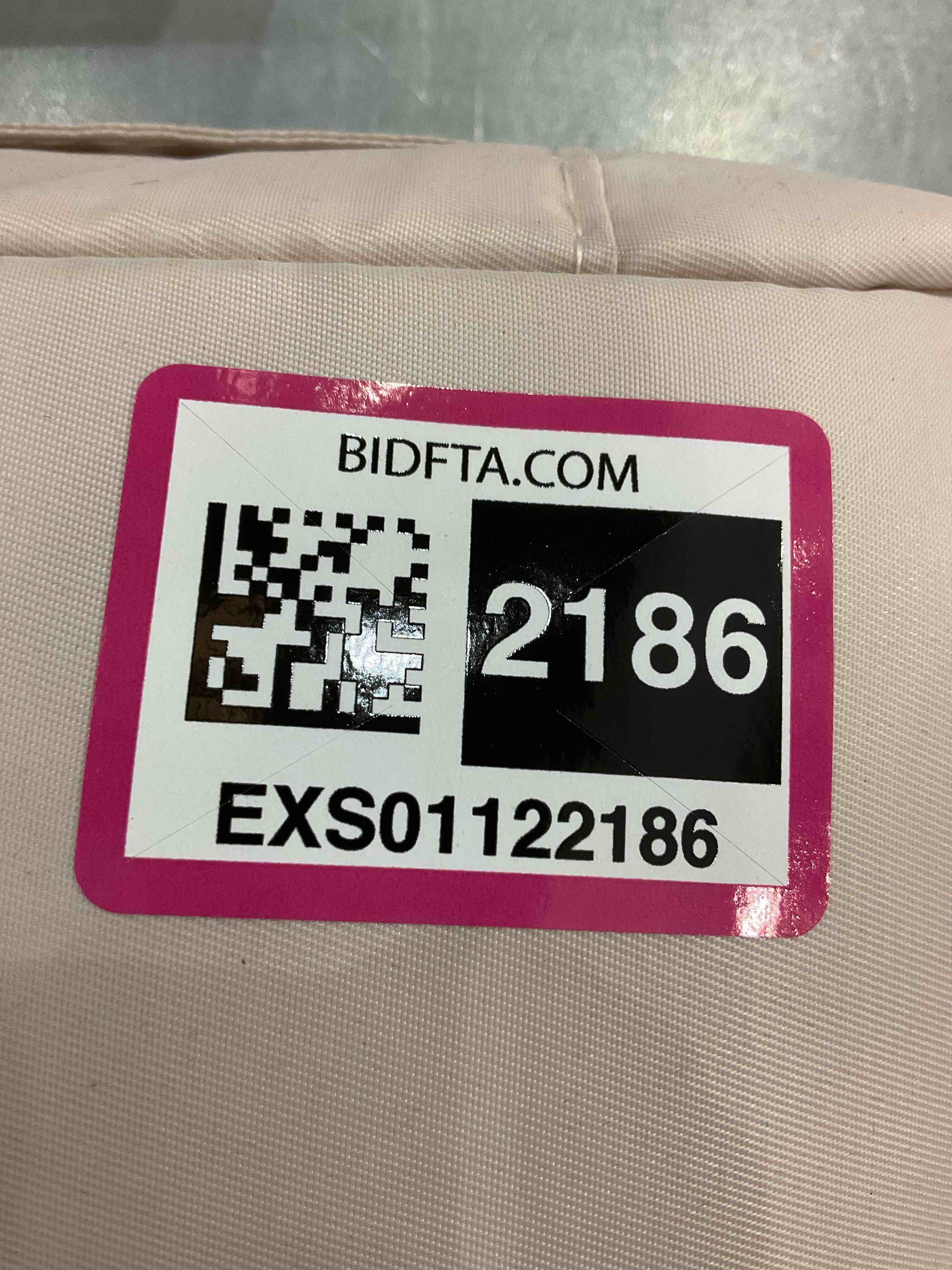 https://s3.amazonaws.com/lotting-images-prod/bidfta/EXS01122186_1706113903466.jpeg