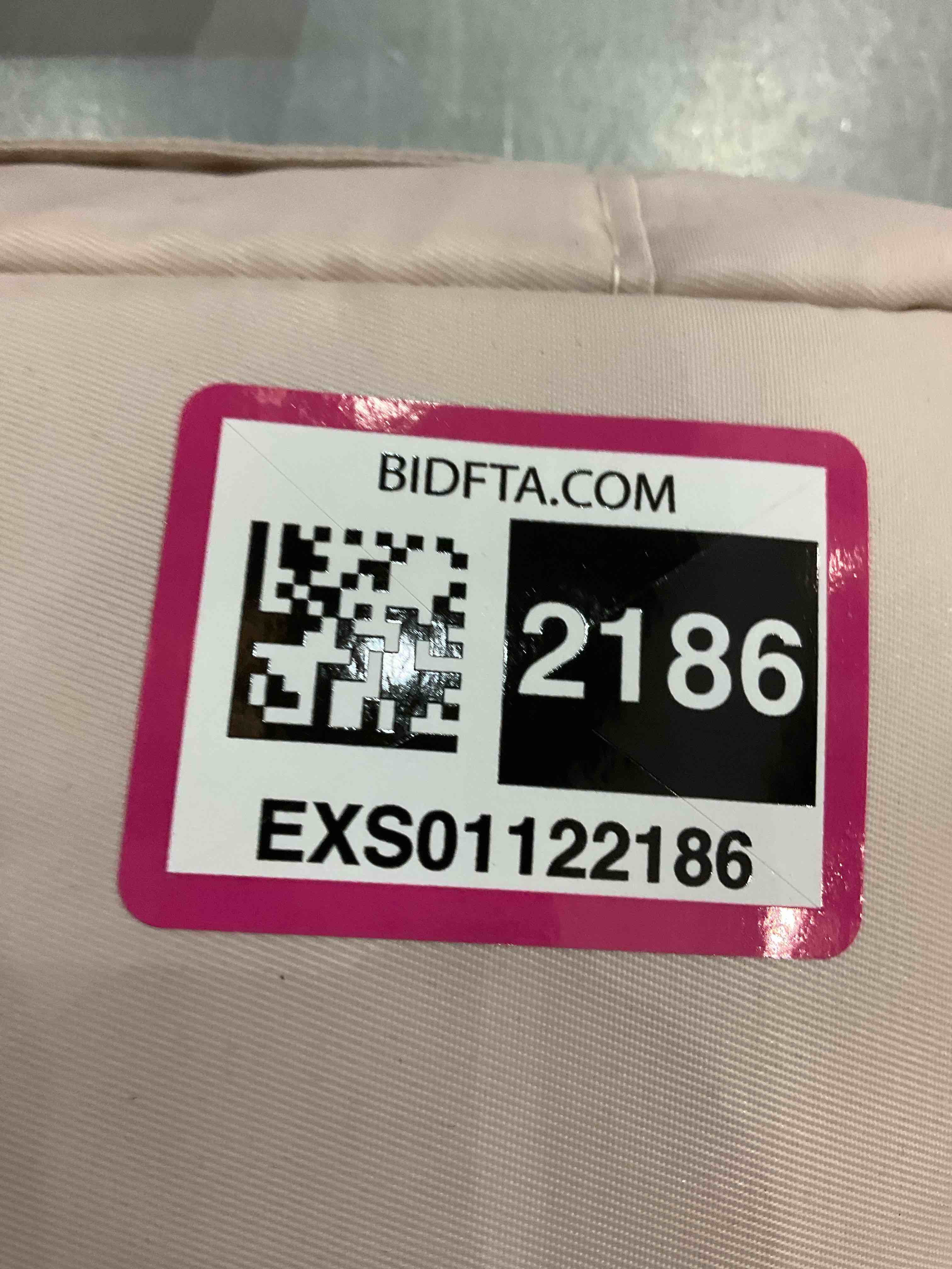 https://s3.amazonaws.com/lotting-images-prod/bidfta/EXS01122186_1706113904558.jpeg