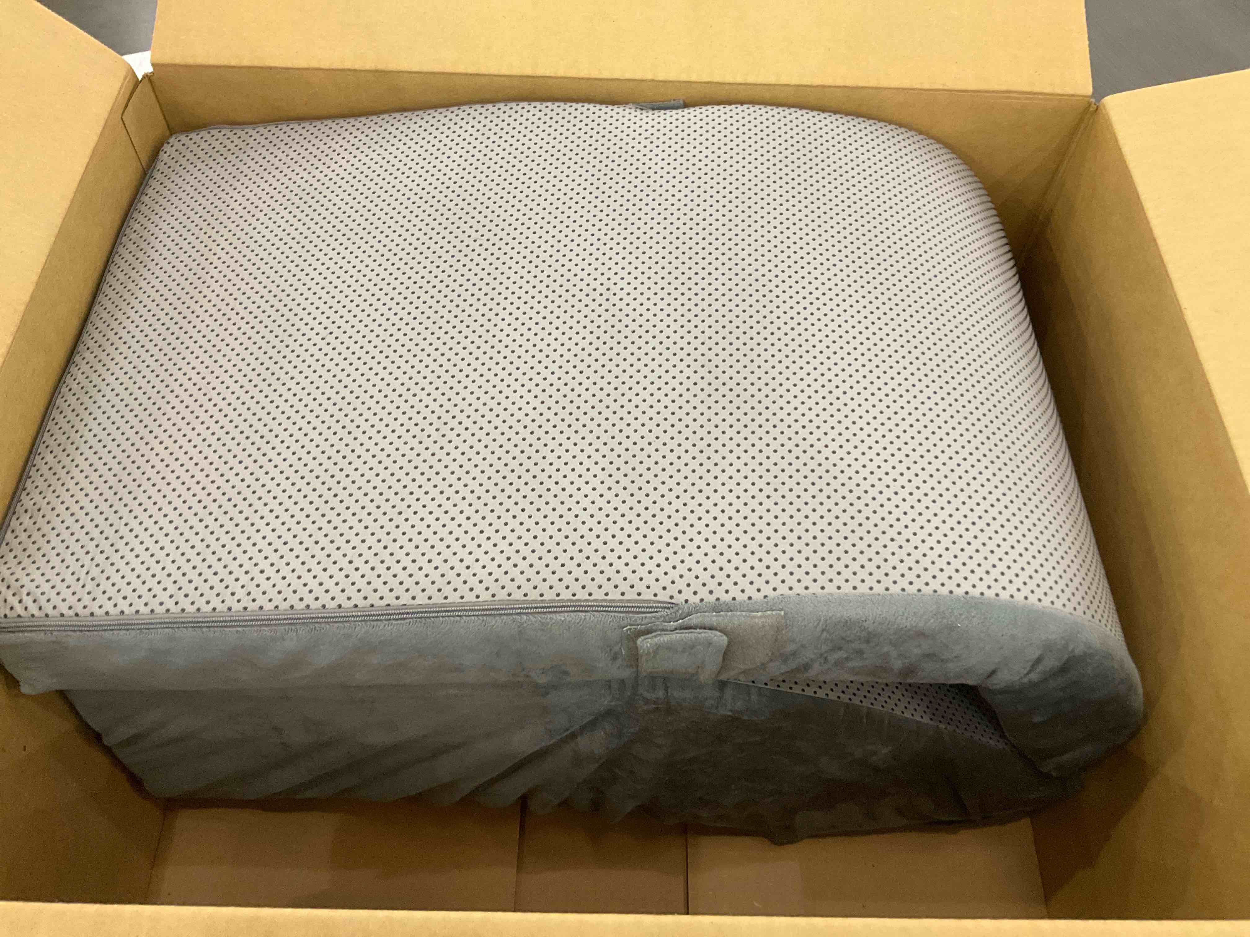 https://s3.amazonaws.com/lotting-images-prod/bidfta/EXS01125192_1705937197455.jpeg