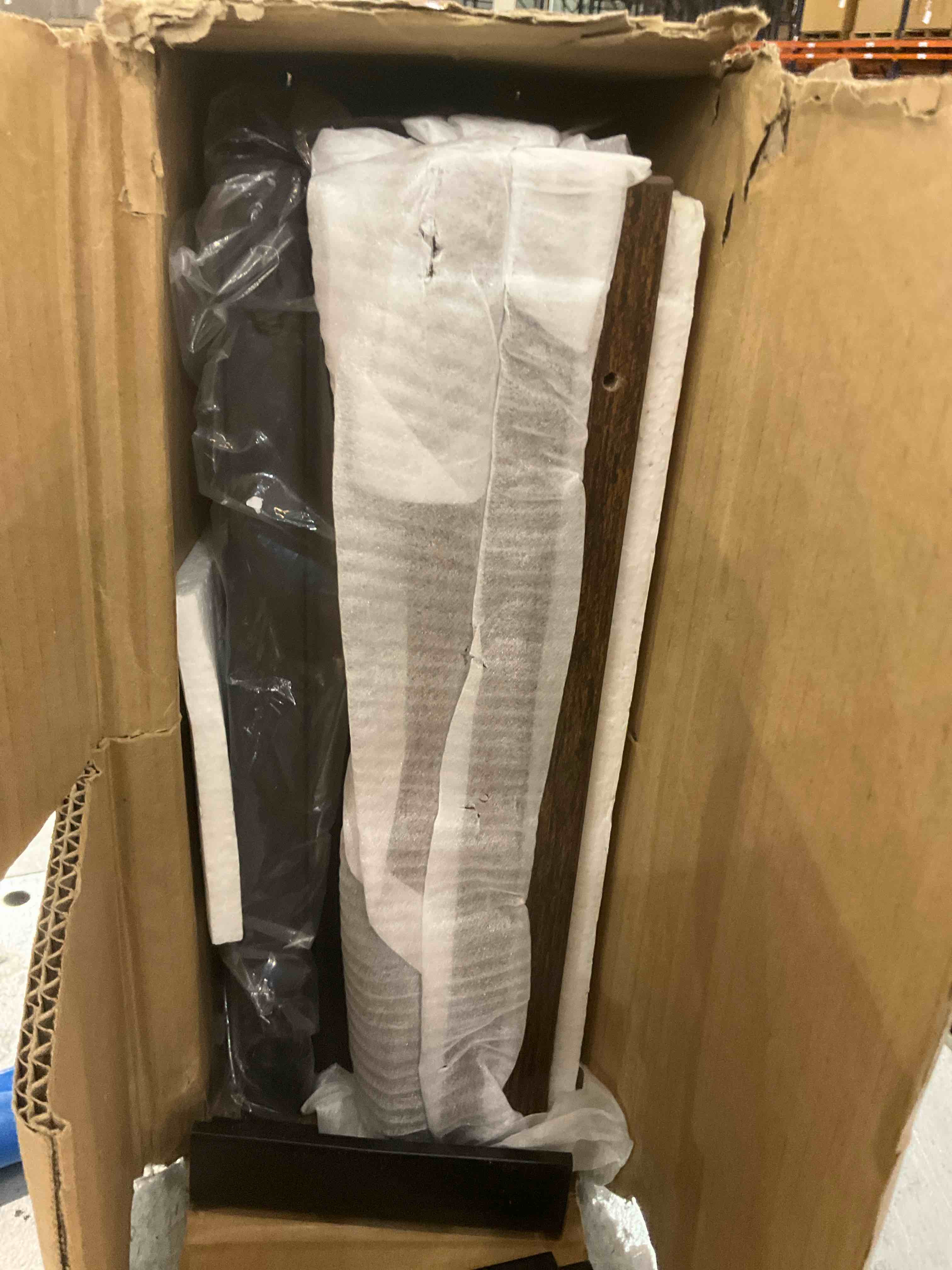 https://s3.amazonaws.com/lotting-images-prod/bidfta/EXS01125281_1705953606850.jpeg