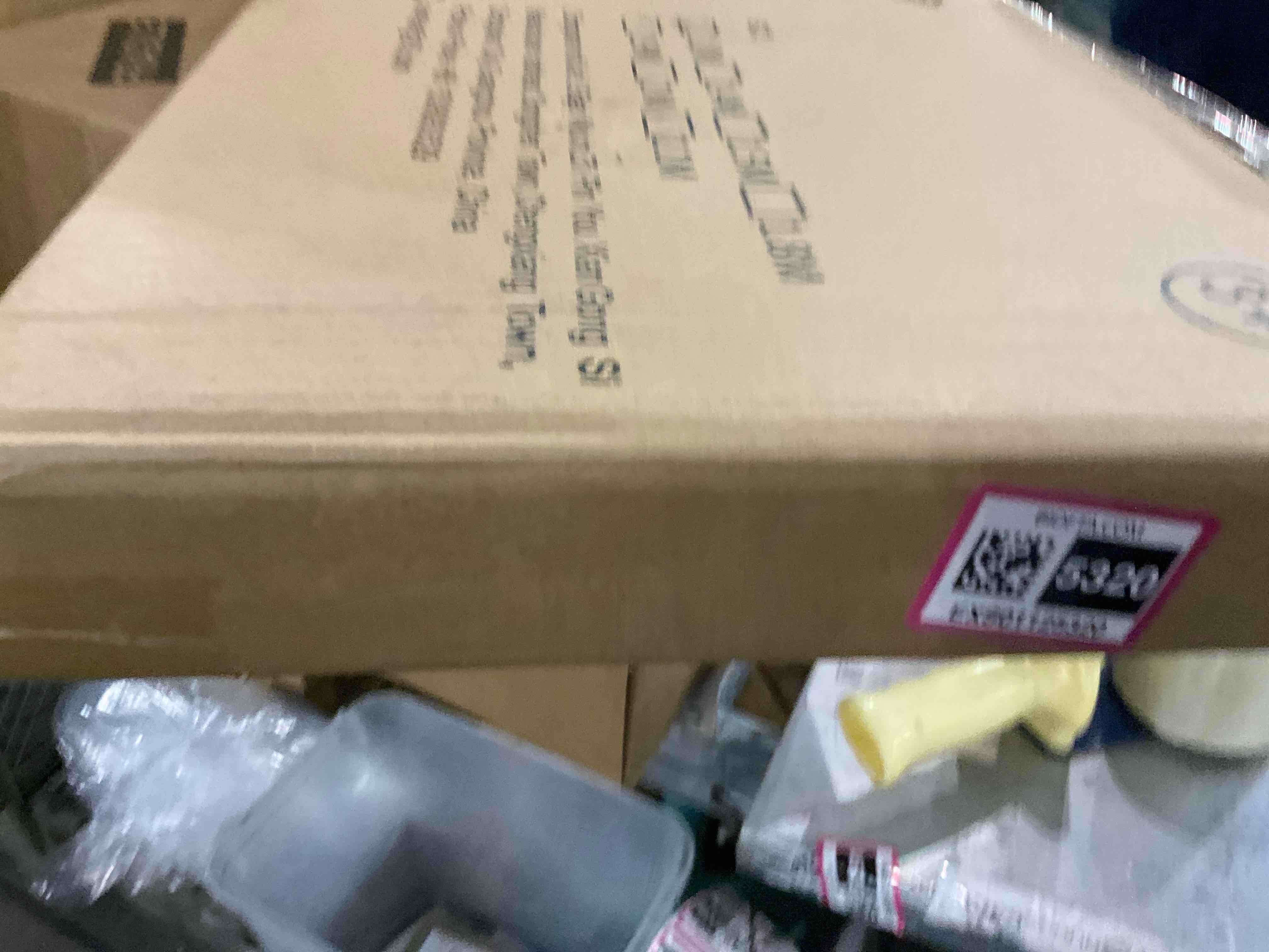 https://s3.amazonaws.com/lotting-images-prod/bidfta/EXS01125320_1706099591477.jpeg
