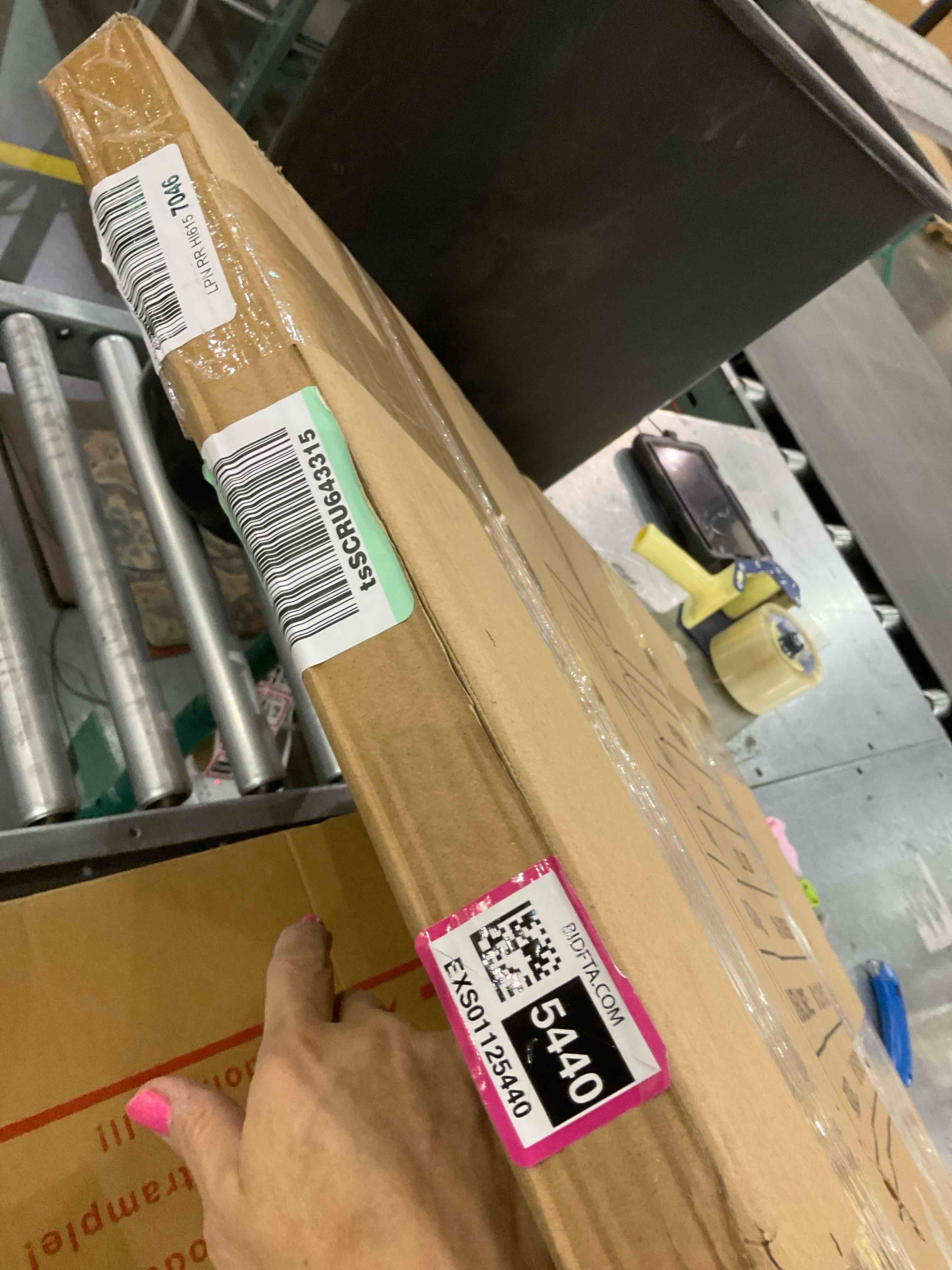 https://s3.amazonaws.com/lotting-images-prod/bidfta/EXS01125440_1706212473726.jpeg