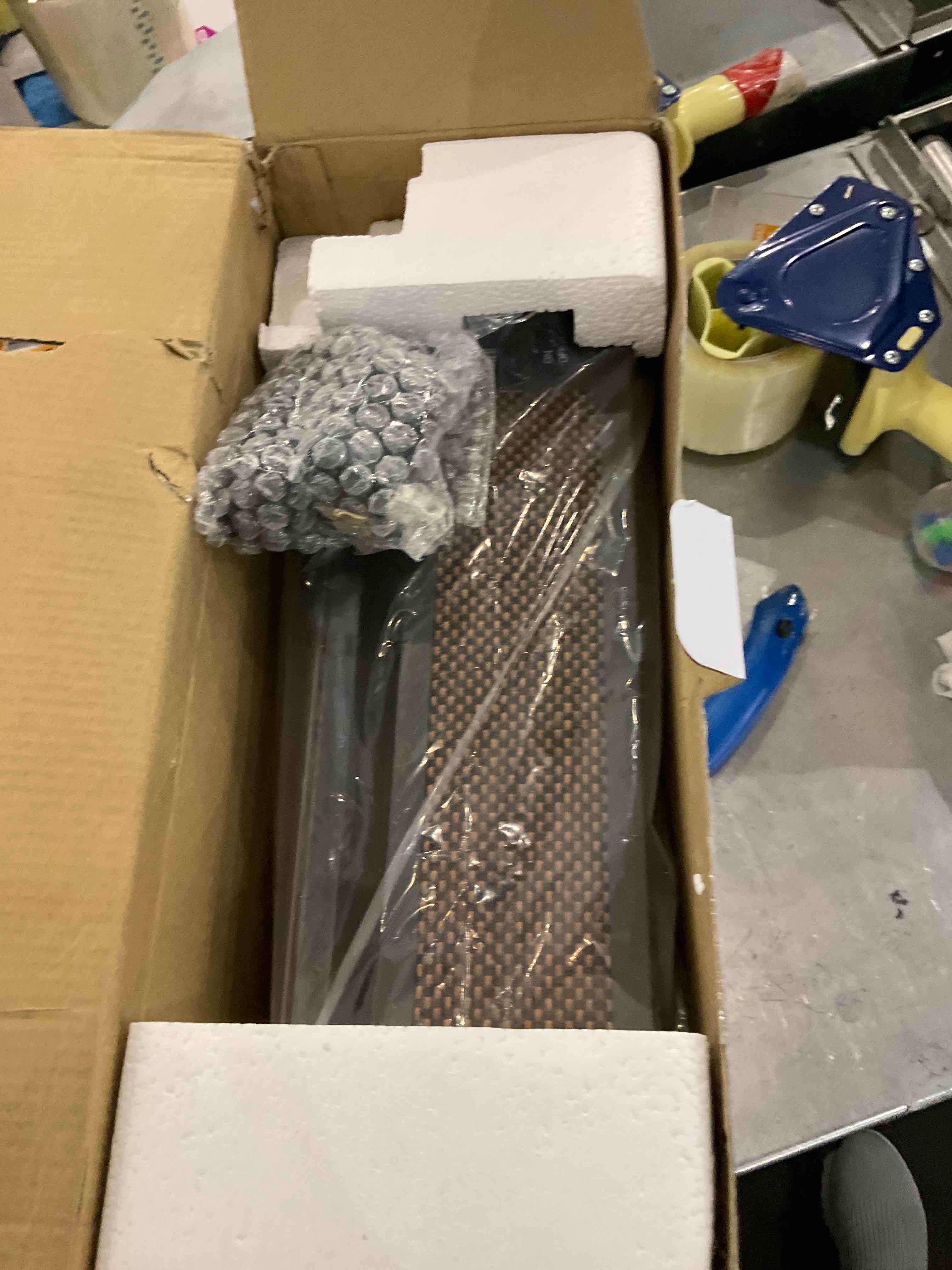 https://s3.amazonaws.com/lotting-images-prod/bidfta/EXS01125509_1705596552675.jpeg