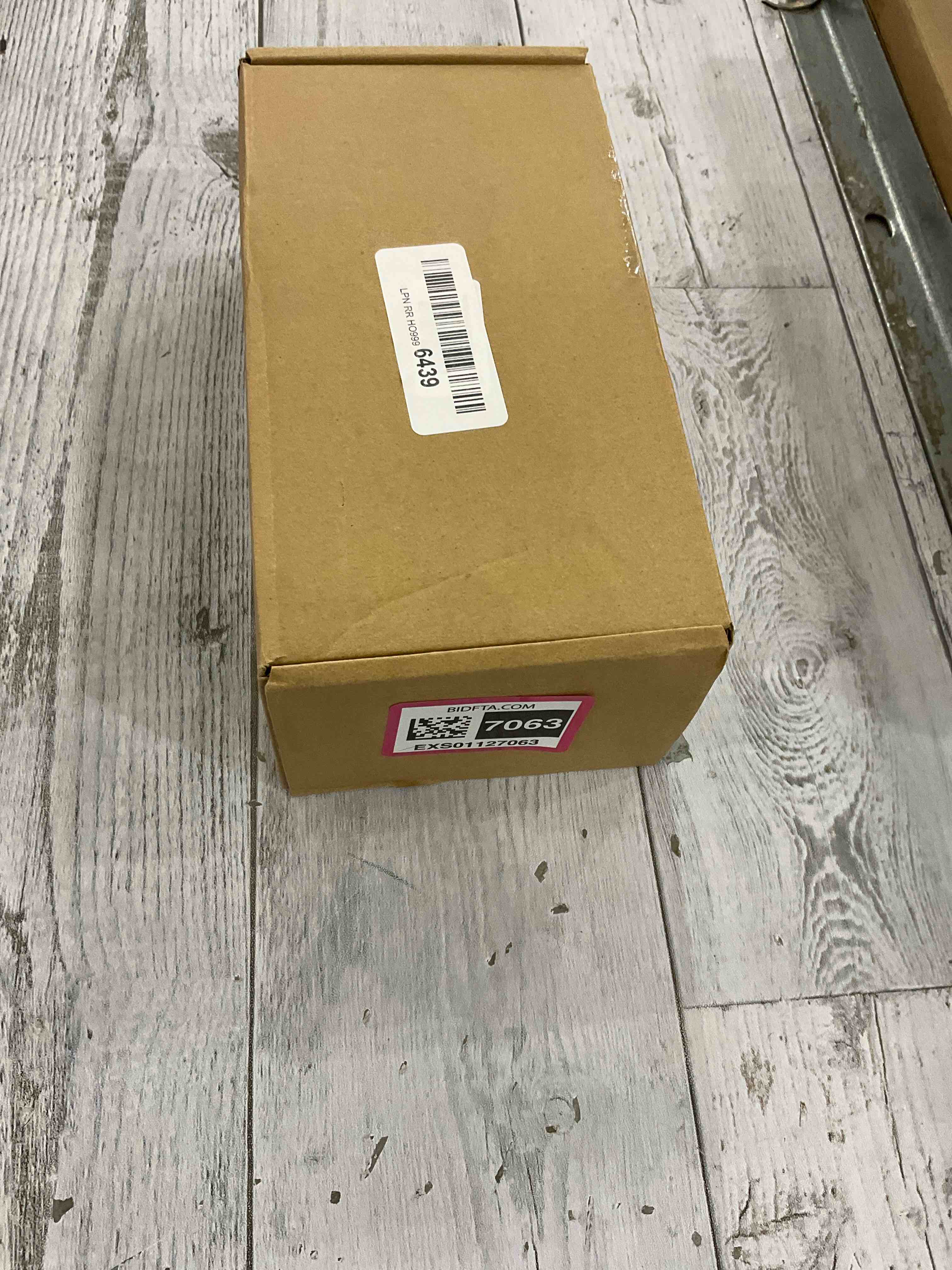 https://s3.amazonaws.com/lotting-images-prod/bidfta/EXS01127063_1705692425864.jpeg