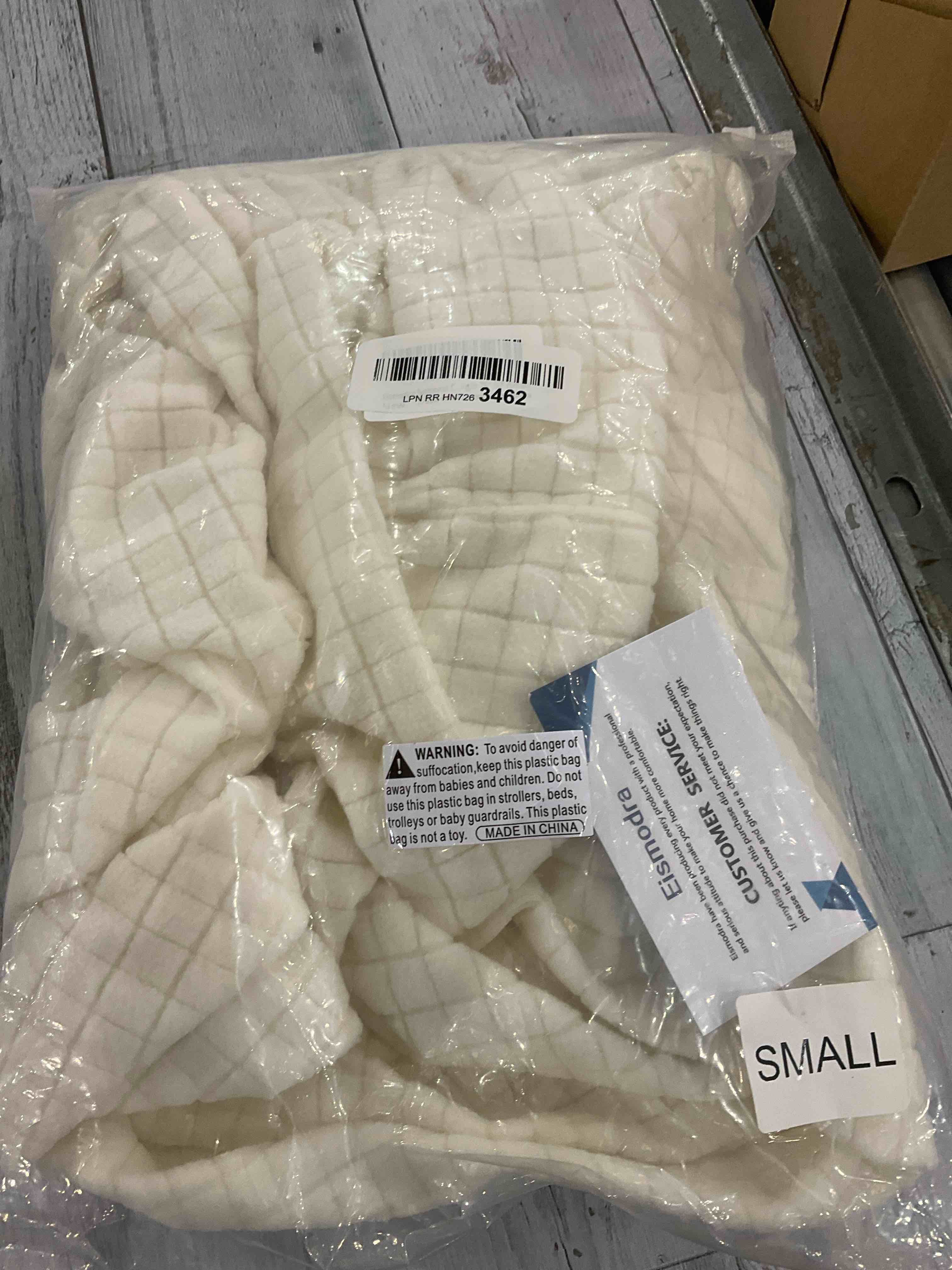https://s3.amazonaws.com/lotting-images-prod/bidfta/EXS01127142_1705935135540.jpeg