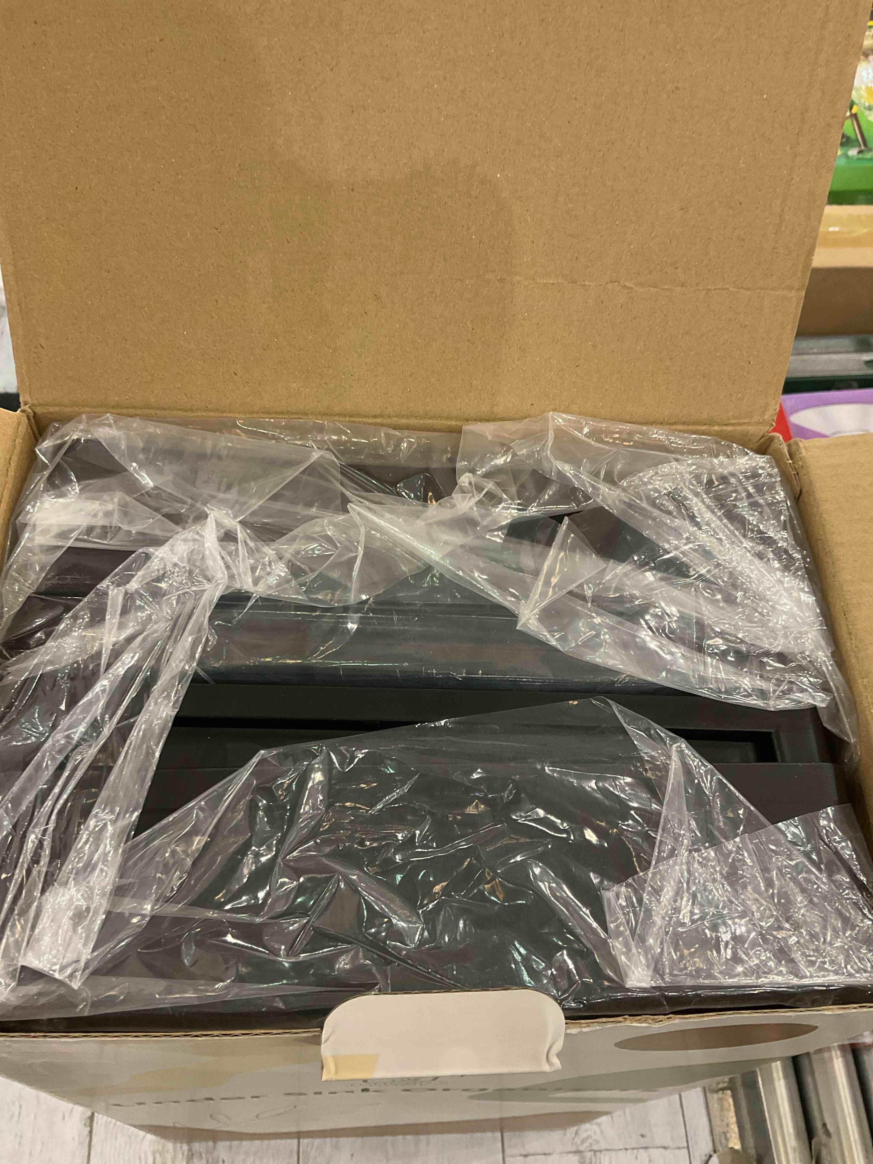 https://s3.amazonaws.com/lotting-images-prod/bidfta/EXS01127289_1705955525625.jpeg