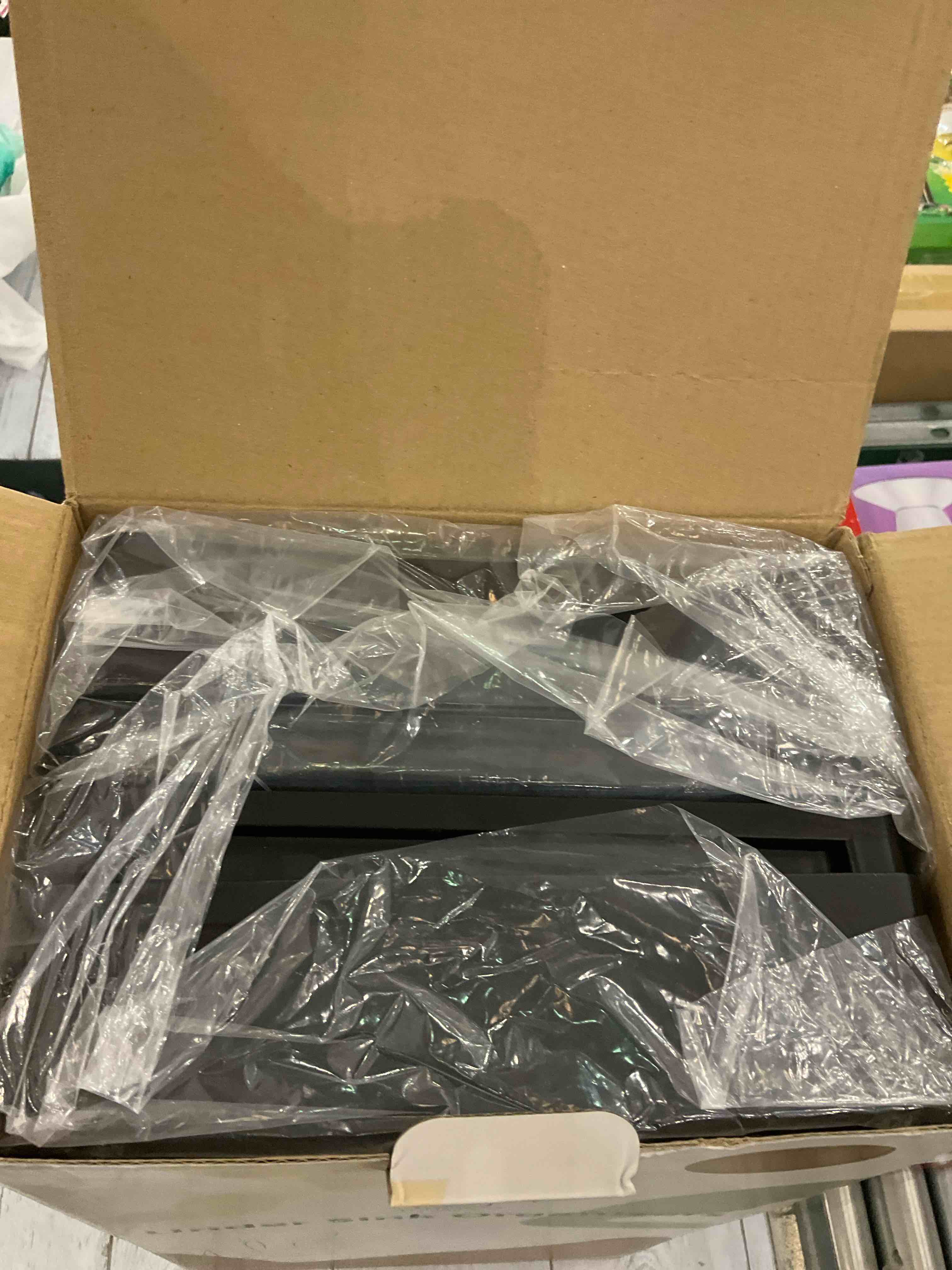 https://s3.amazonaws.com/lotting-images-prod/bidfta/EXS01127289_1705955526625.jpeg