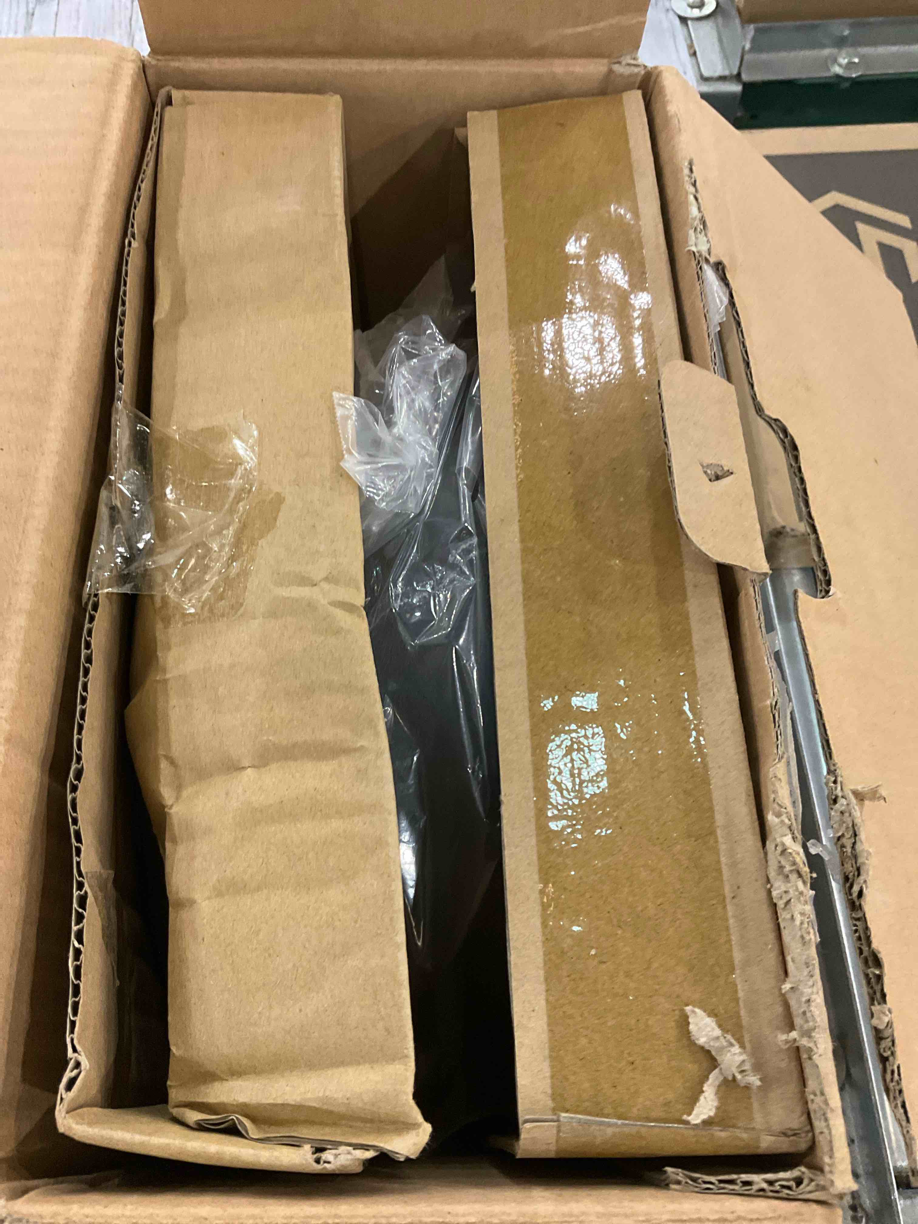 https://s3.amazonaws.com/lotting-images-prod/bidfta/EXS01127496_1706040712621.jpeg