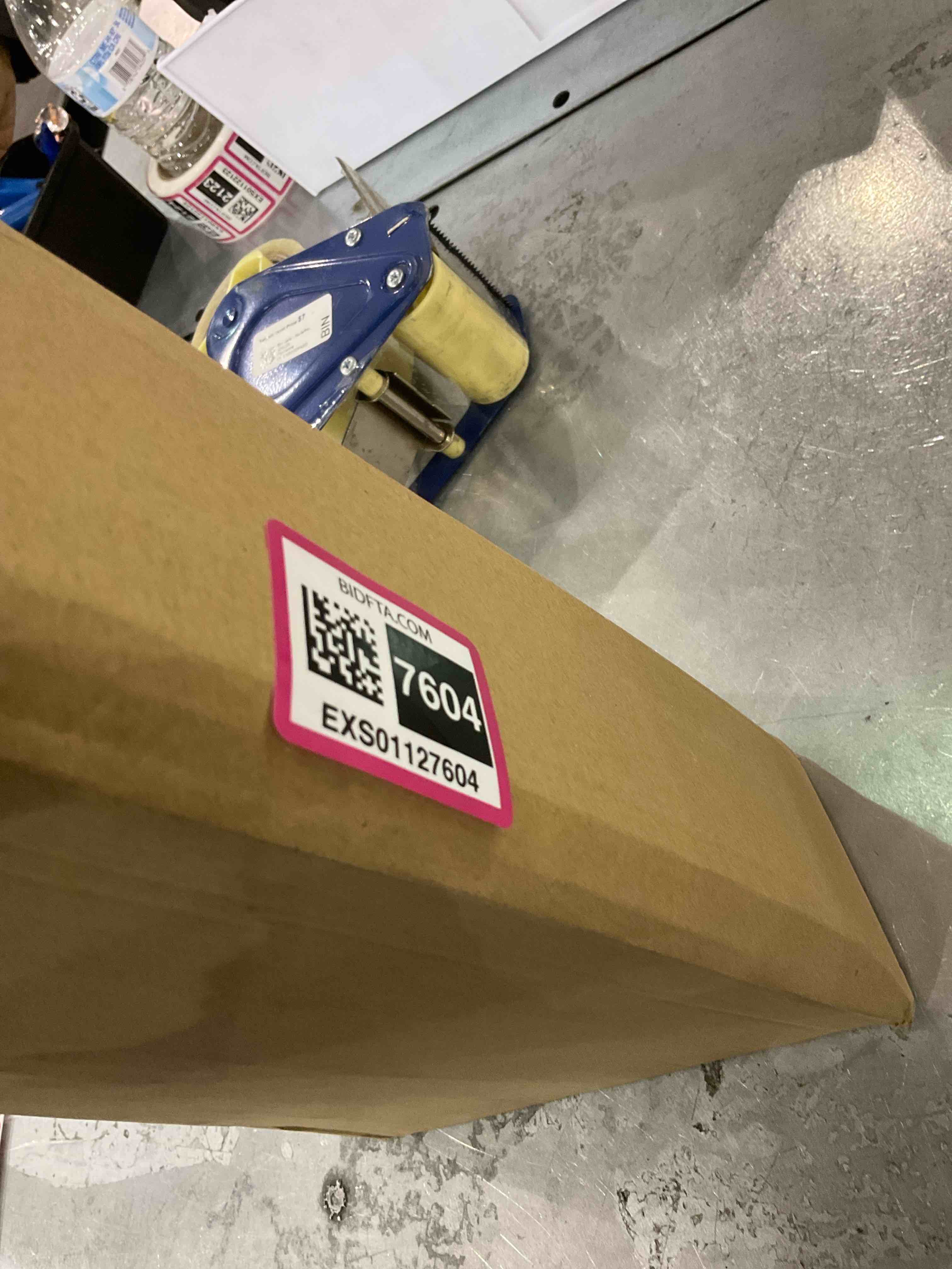 https://s3.amazonaws.com/lotting-images-prod/bidfta/EXS01127604_1706041287361.jpeg