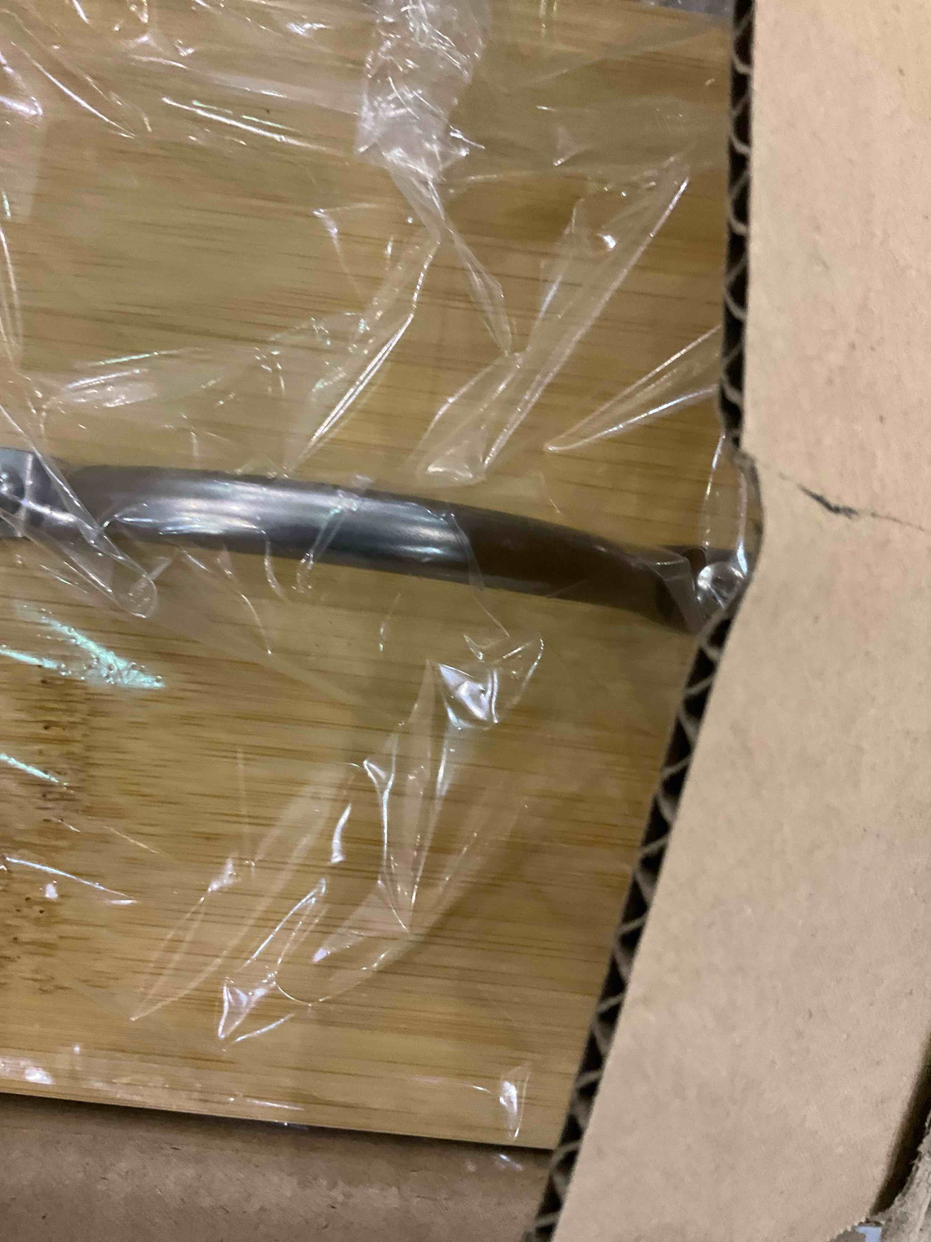 https://s3.amazonaws.com/lotting-images-prod/bidfta/EXS01127703_1706113646441.jpeg