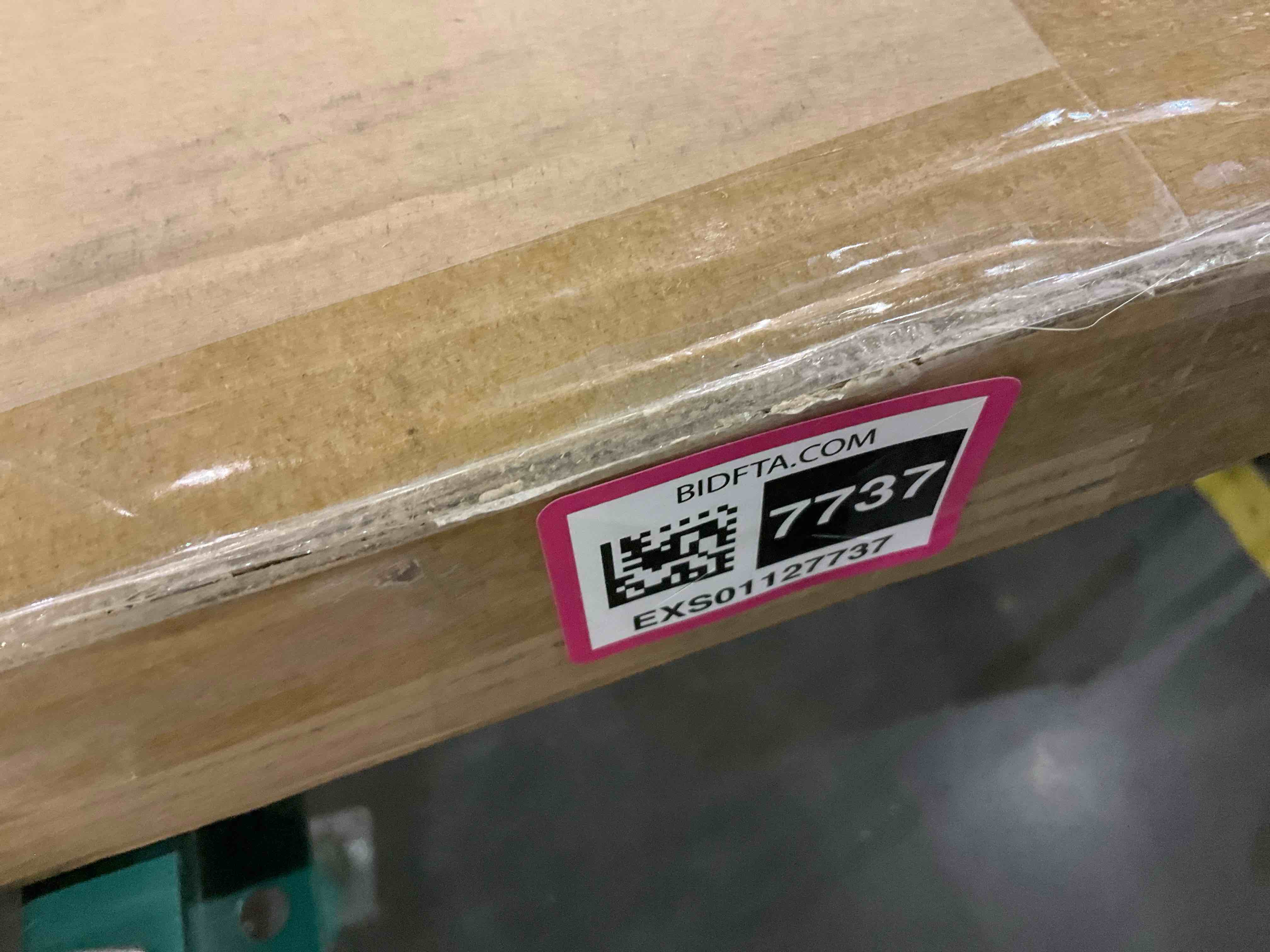 https://s3.amazonaws.com/lotting-images-prod/bidfta/EXS01127737_1706193423624.jpeg