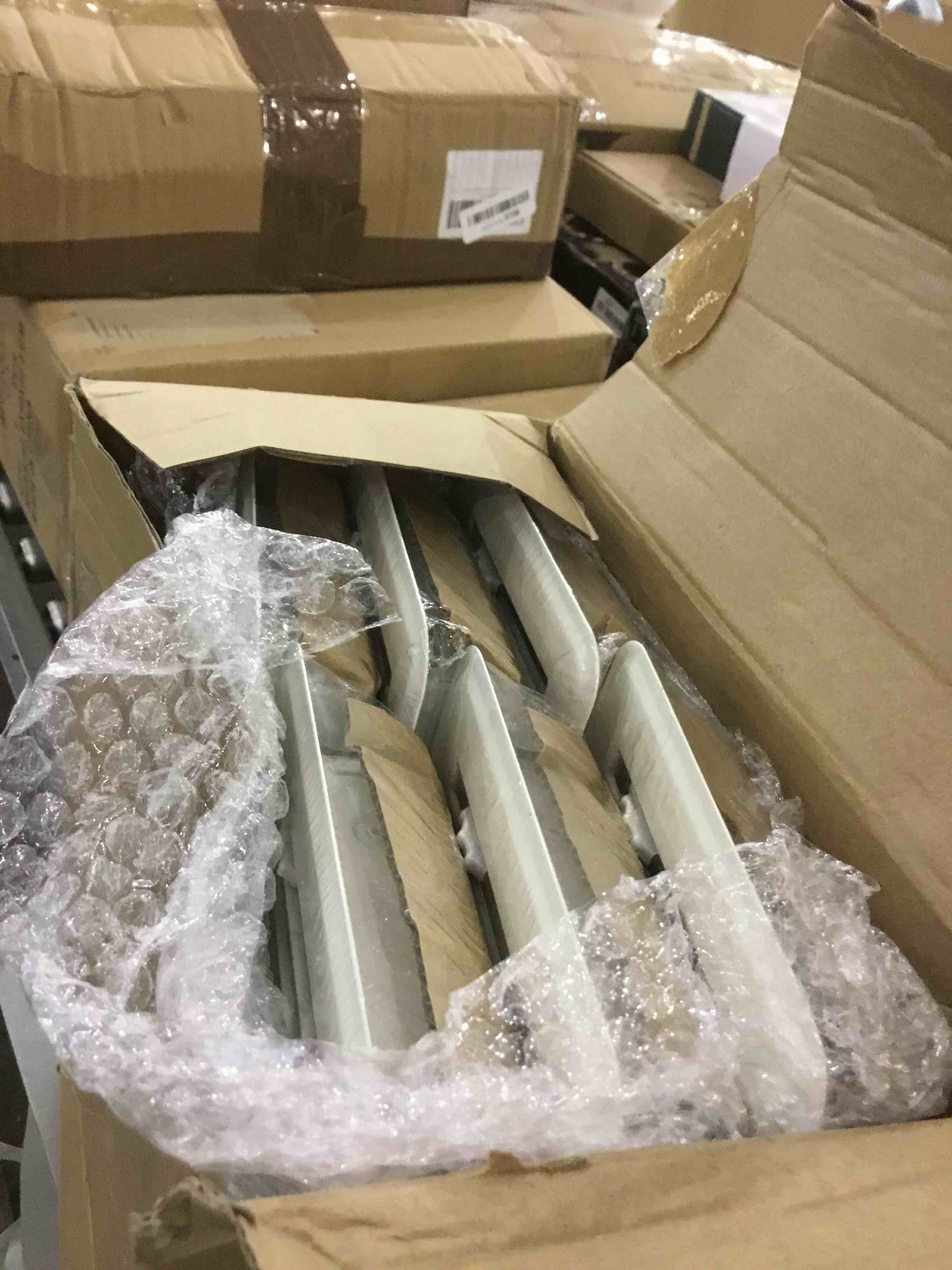 https://s3.amazonaws.com/lotting-images-prod/bidfta/EXS01128756_1706731626629.jpeg