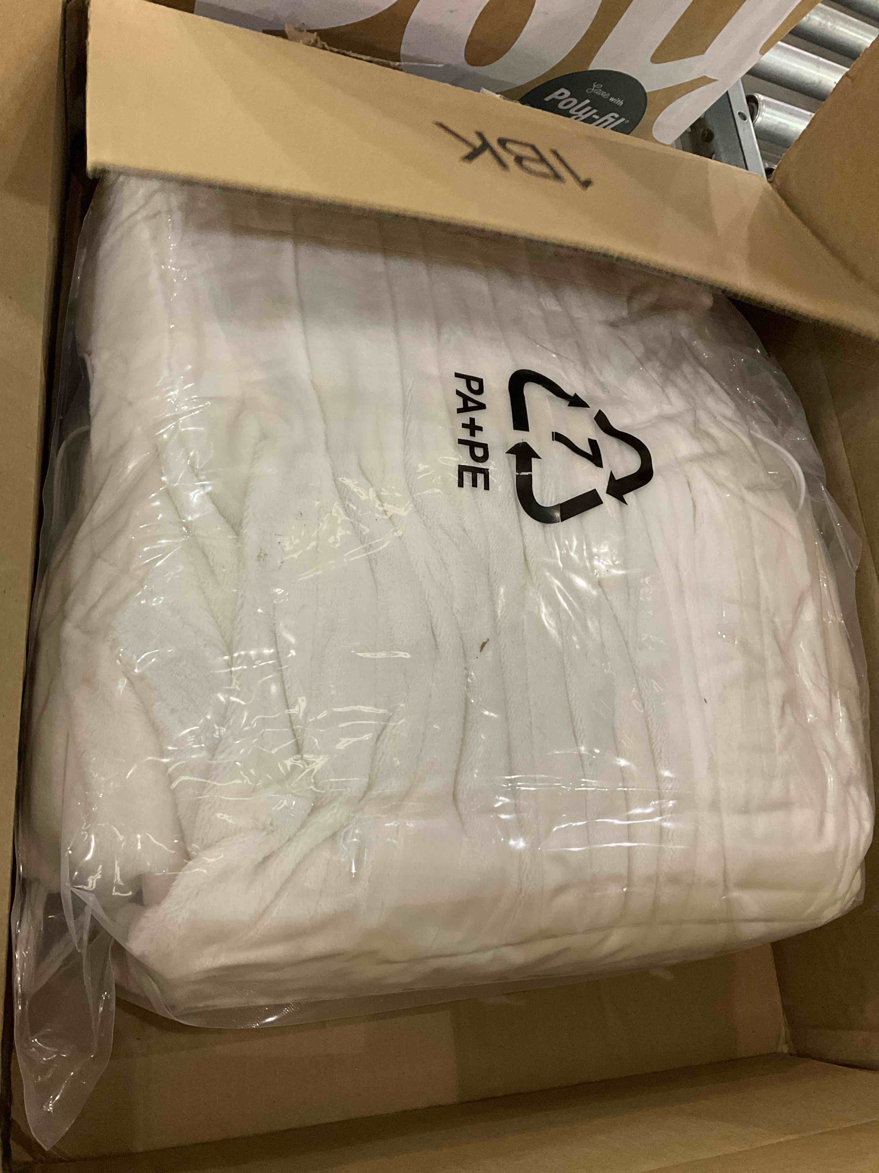 https://s3.amazonaws.com/lotting-images-prod/bidfta/EXS01129805_1706207127904.jpeg