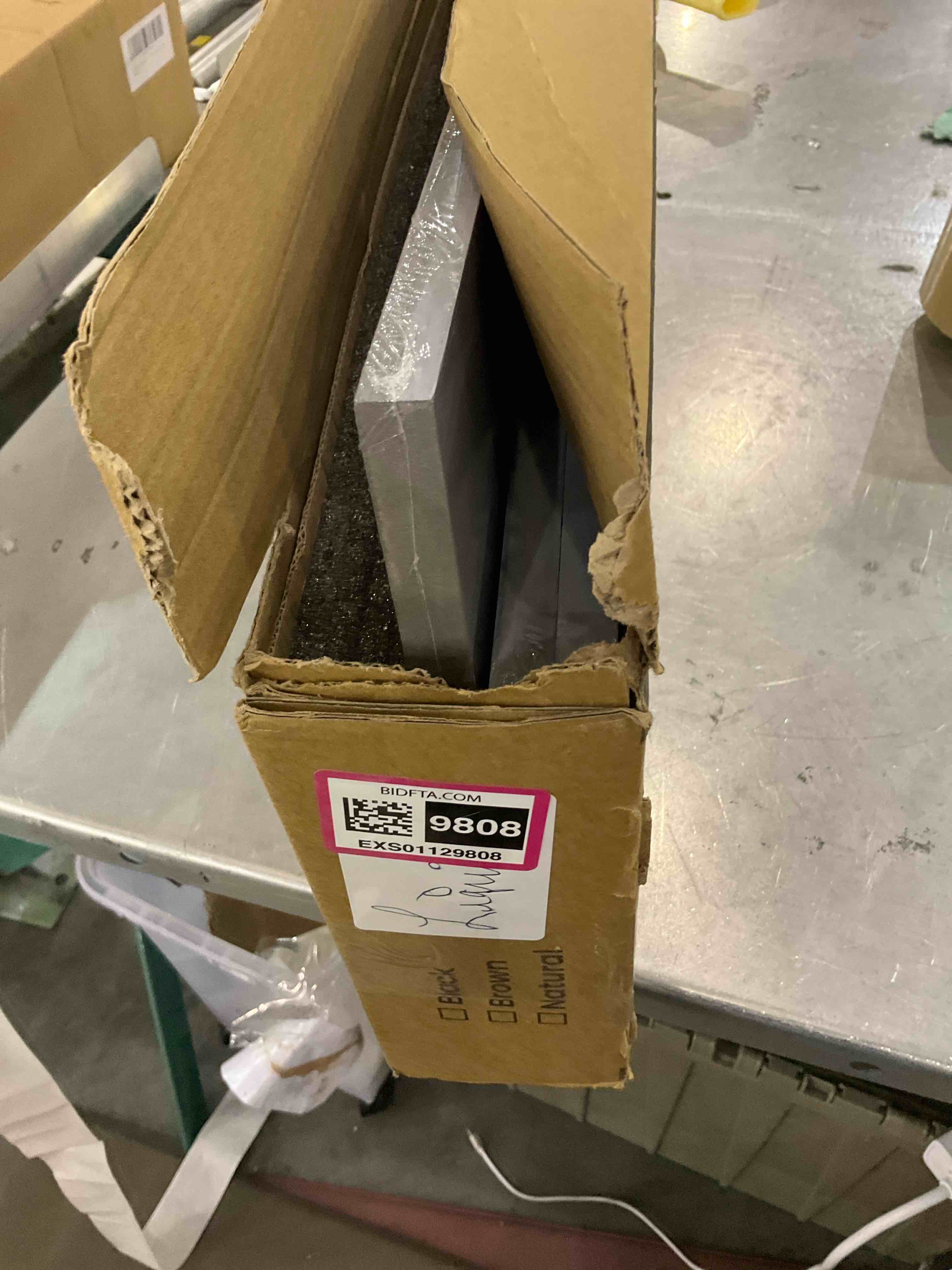 https://s3.amazonaws.com/lotting-images-prod/bidfta/EXS01129808_1706207635162.jpeg