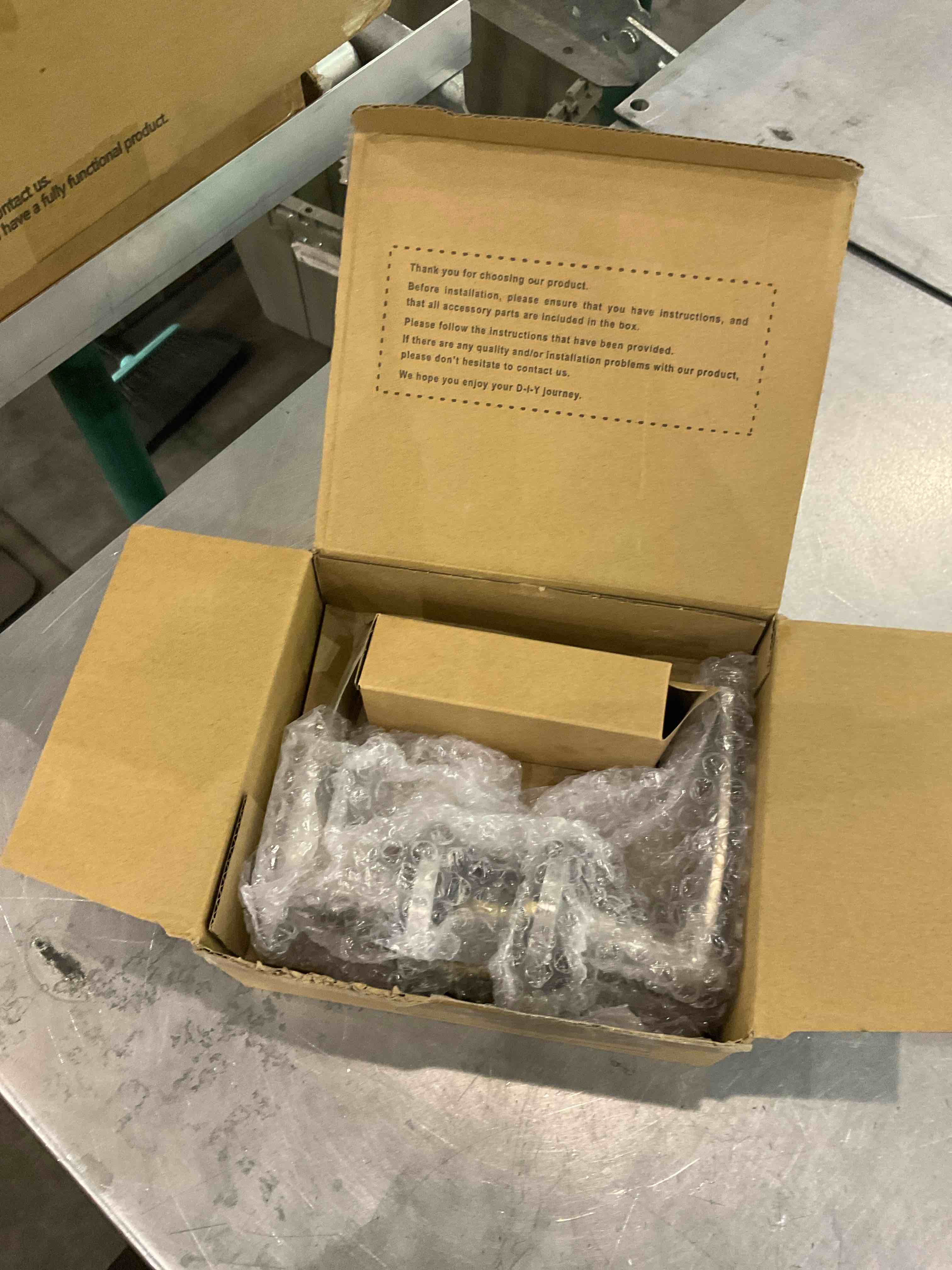 https://s3.amazonaws.com/lotting-images-prod/bidfta/EXS01130158_1706119399838.jpeg