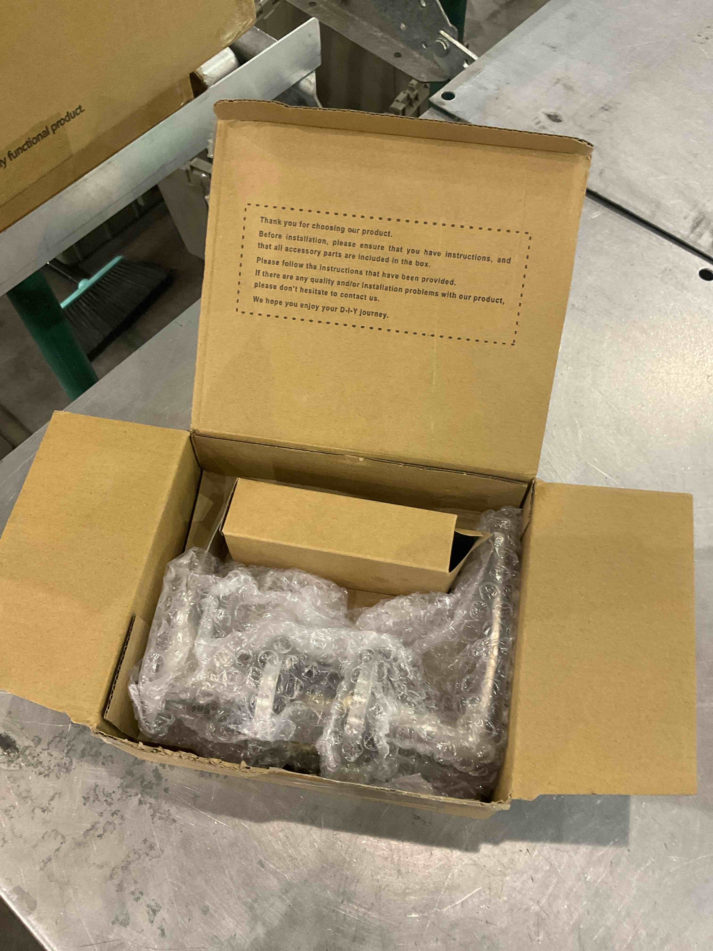 https://s3.amazonaws.com/lotting-images-prod/bidfta/EXS01130158_1706119401258.jpeg